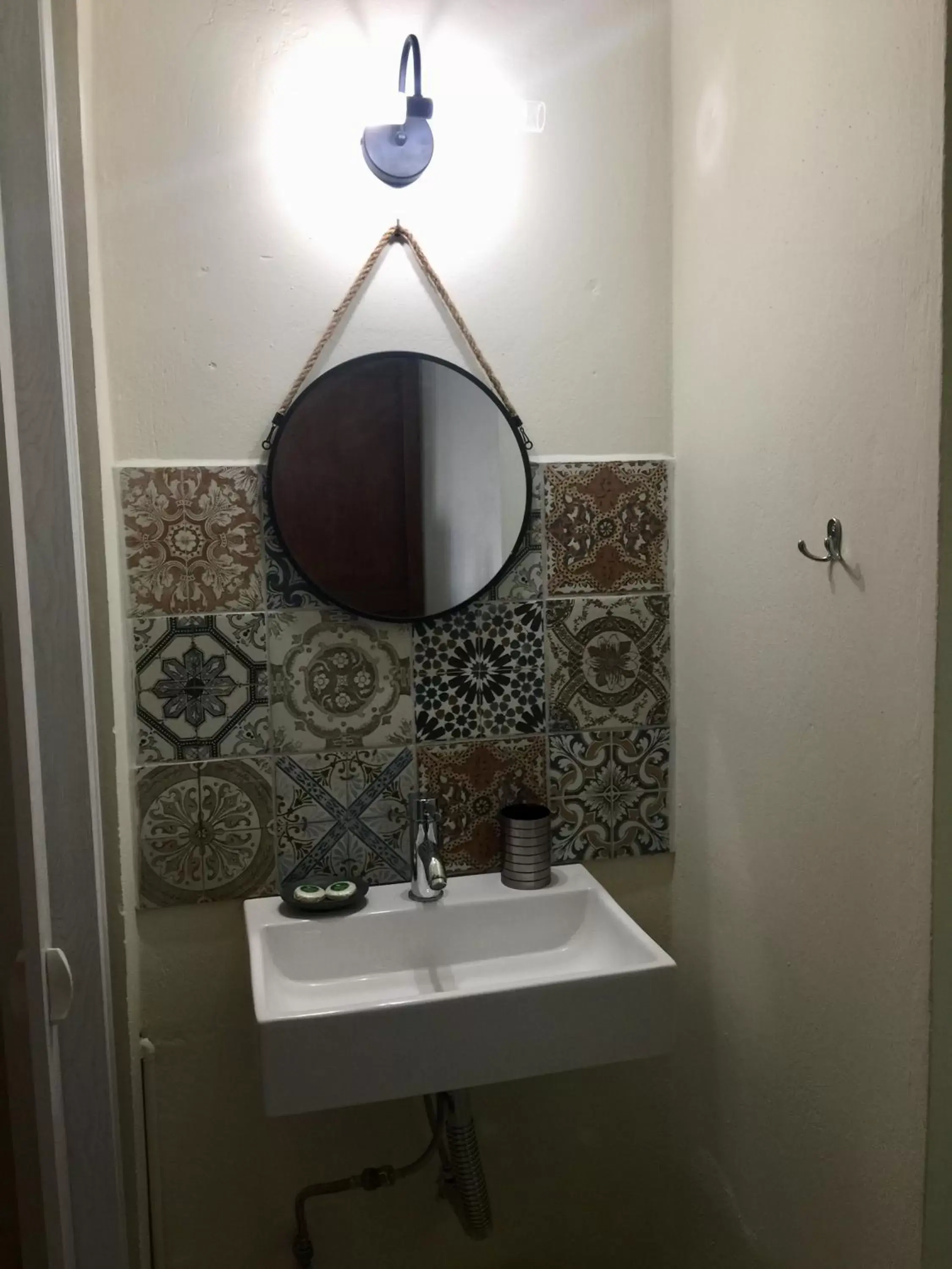 Bathroom in happyWish Syros