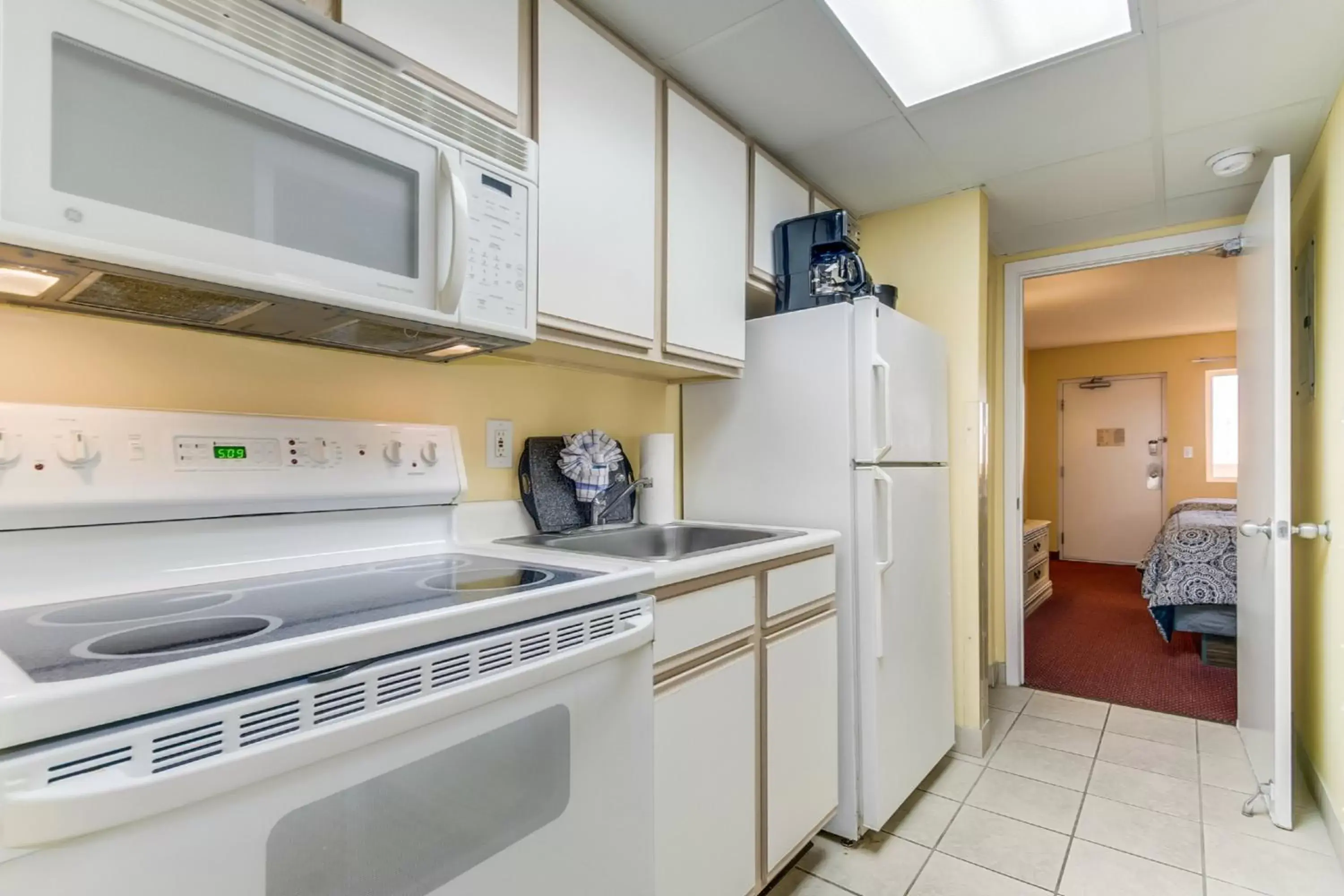 Kitchen or kitchenette, Kitchen/Kitchenette in Oceanfront Condo Camelot By the Sea