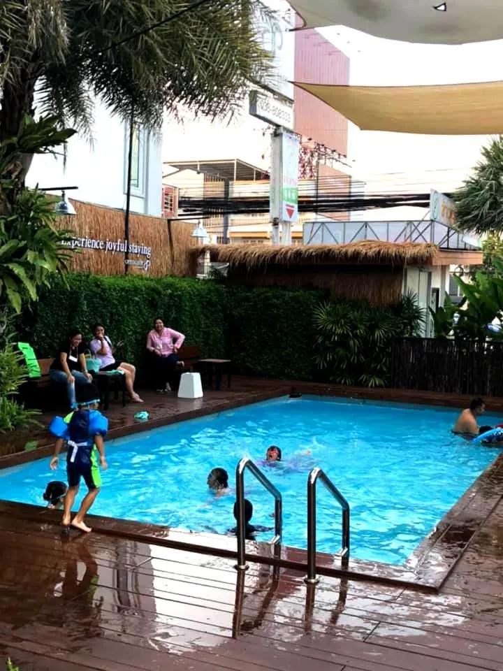 Swimming pool in Crystal Jade Hotel