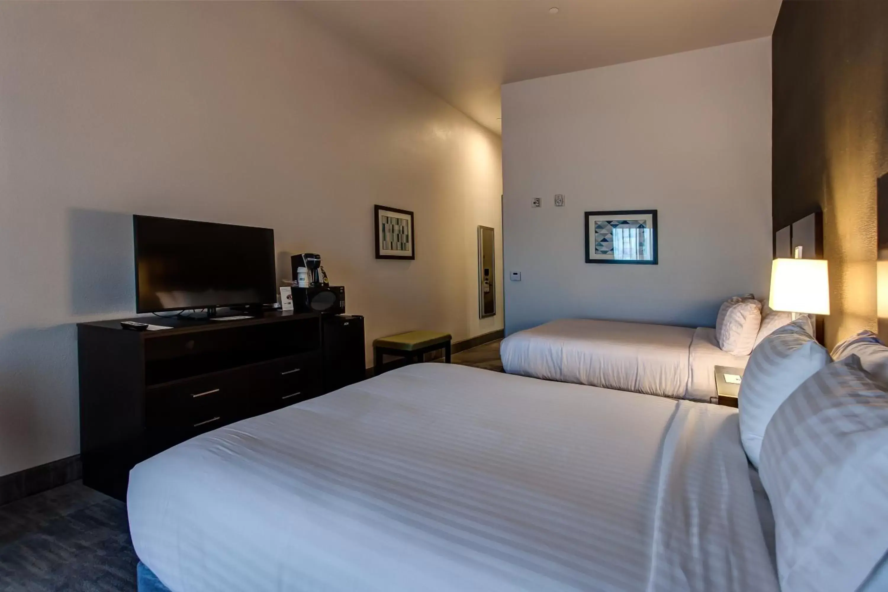Queen Room with Two Queen Beds in Holiday Inn Express & Suites Gatesville - N. Ft Hood, an IHG Hotel Queen Room with Two Queen Beds in Holiday Inn Express & Suites Gatesville - N. Ft Hood, an IHG Hotel