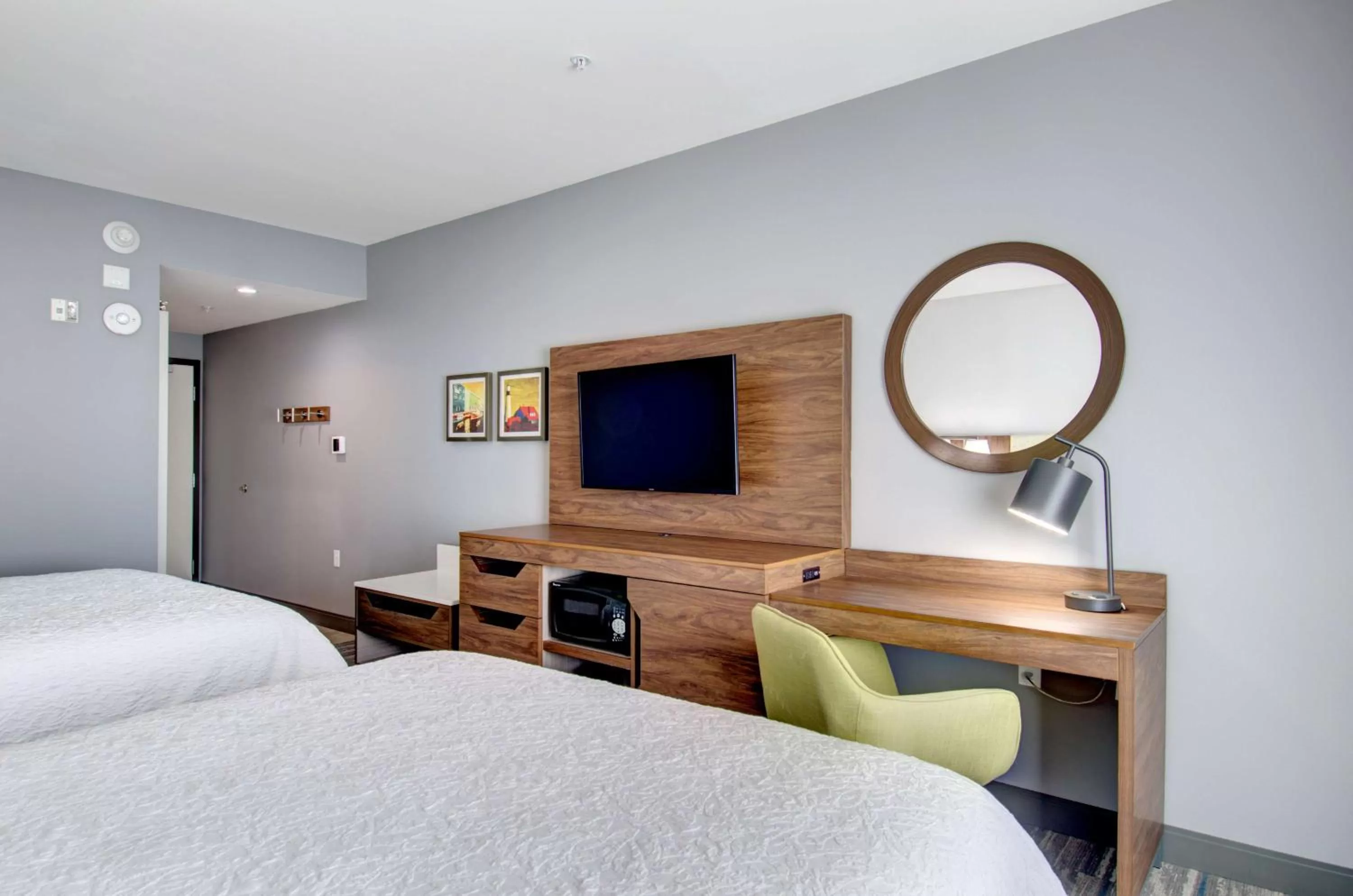 Bedroom, Bed in Hampton Inn & Suites Portland West