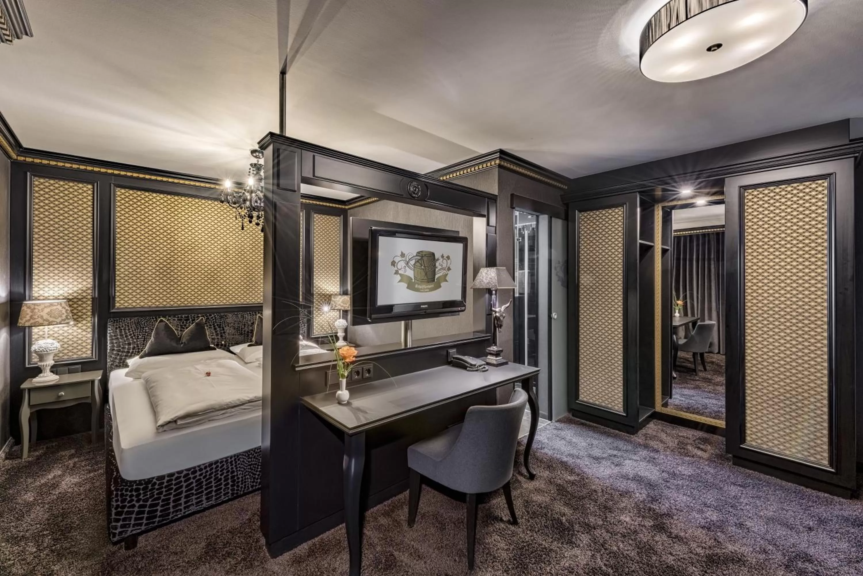 Bedroom, Bed in Hotel Schäfflerwirt