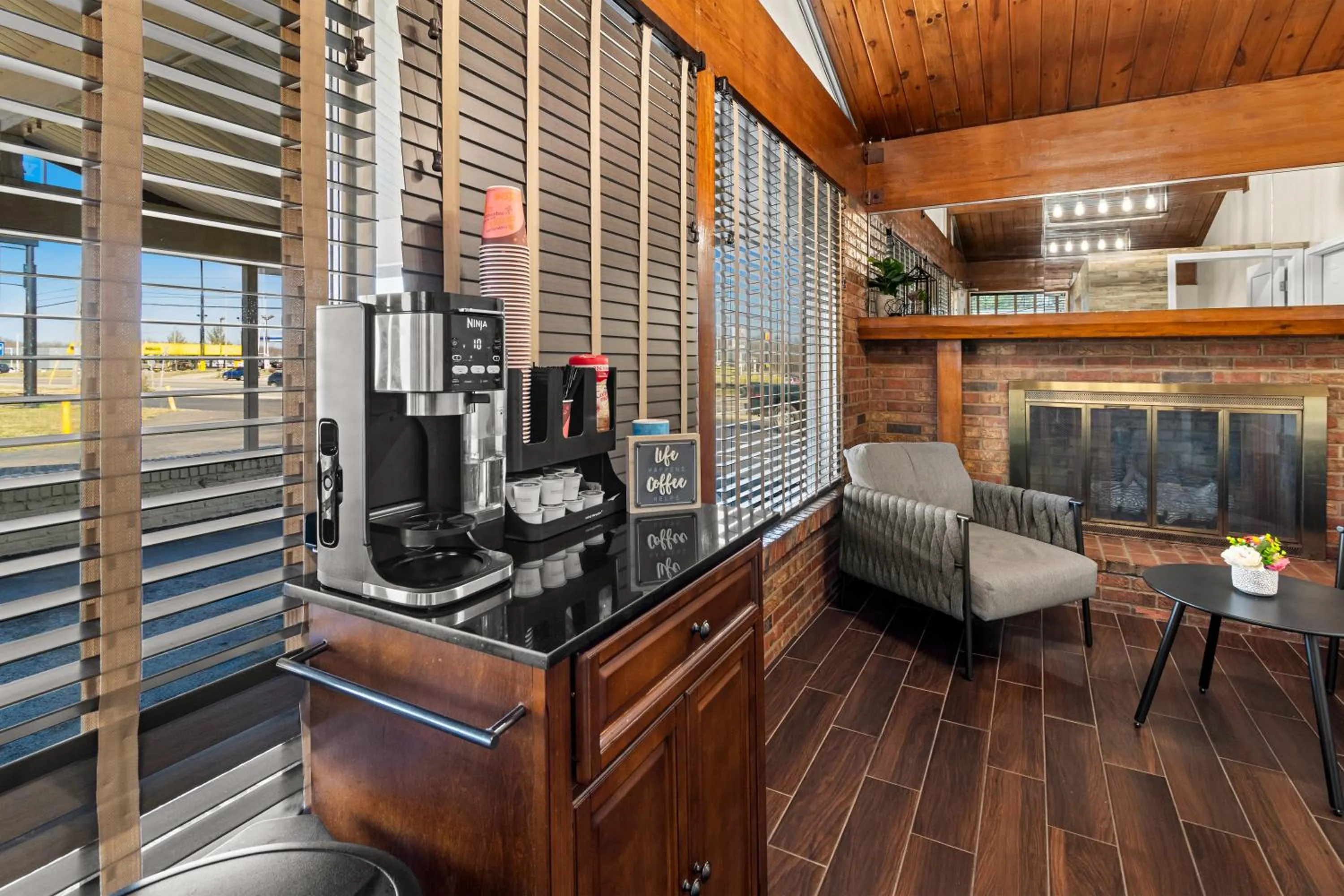 Coffee/tea facilities in Rodeway Inn Dickson