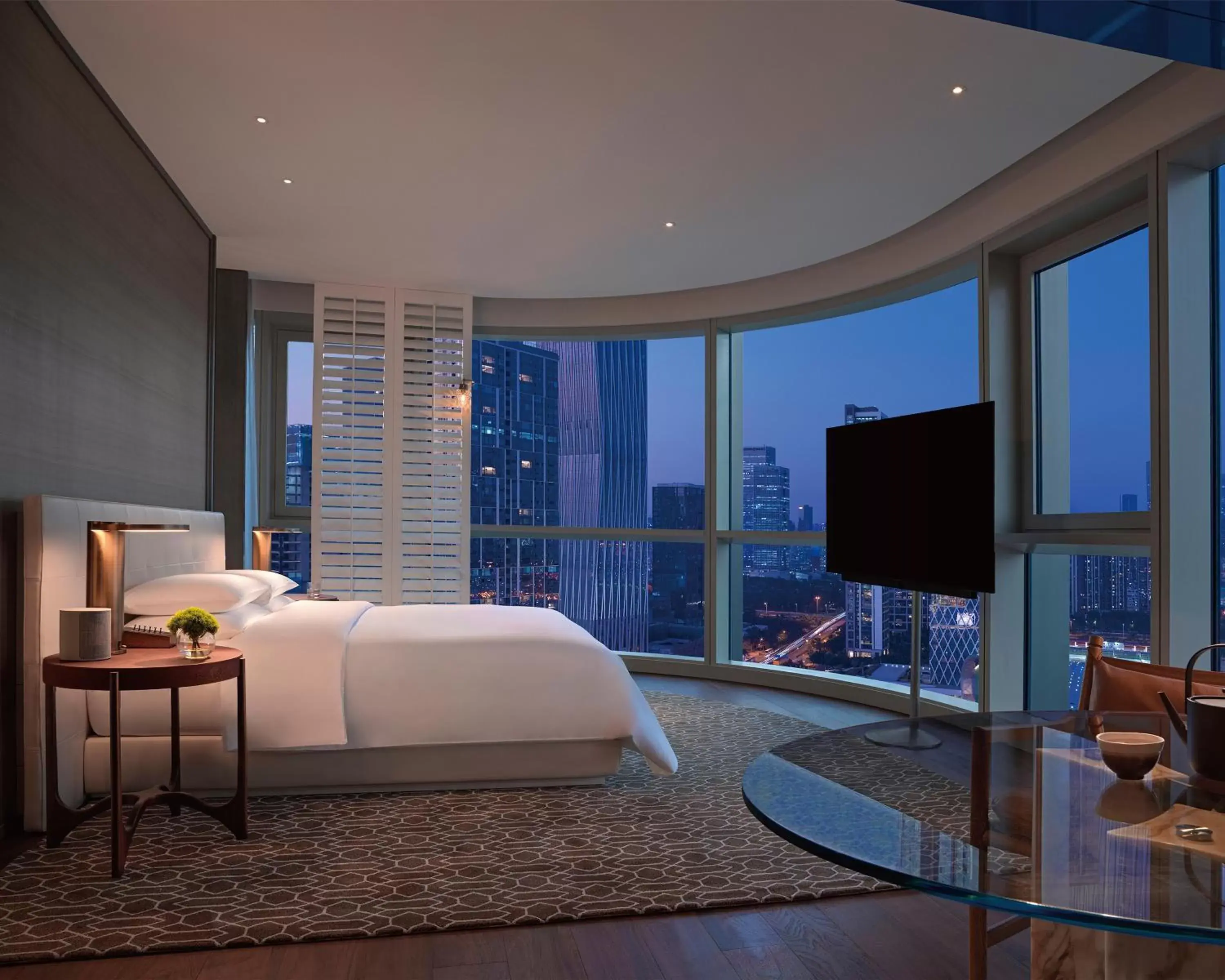 Photo of the whole room, Bed in Andaz Shenzhen Bay Photo of the whole room, Bed in Andaz Shenzhen Bay