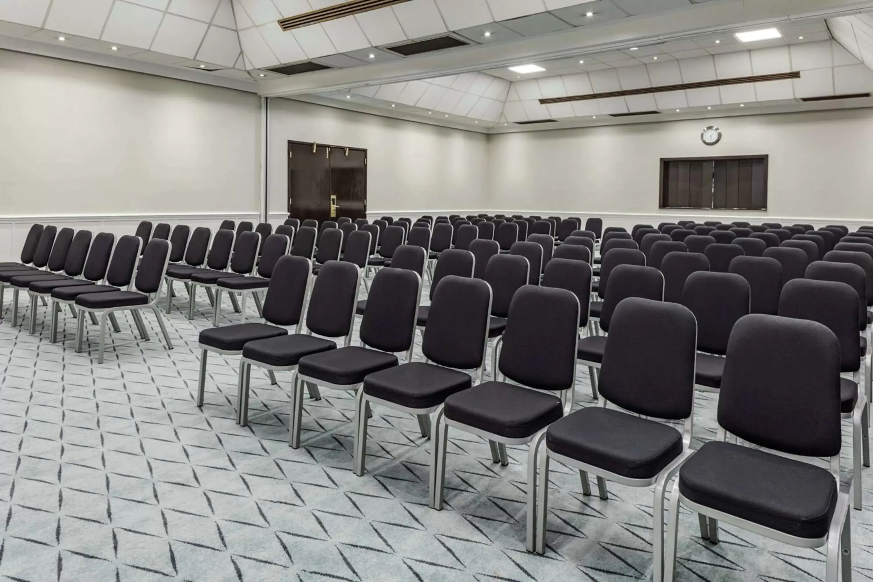 Meeting/conference room in DoubleTree by Hilton Manchester Airport