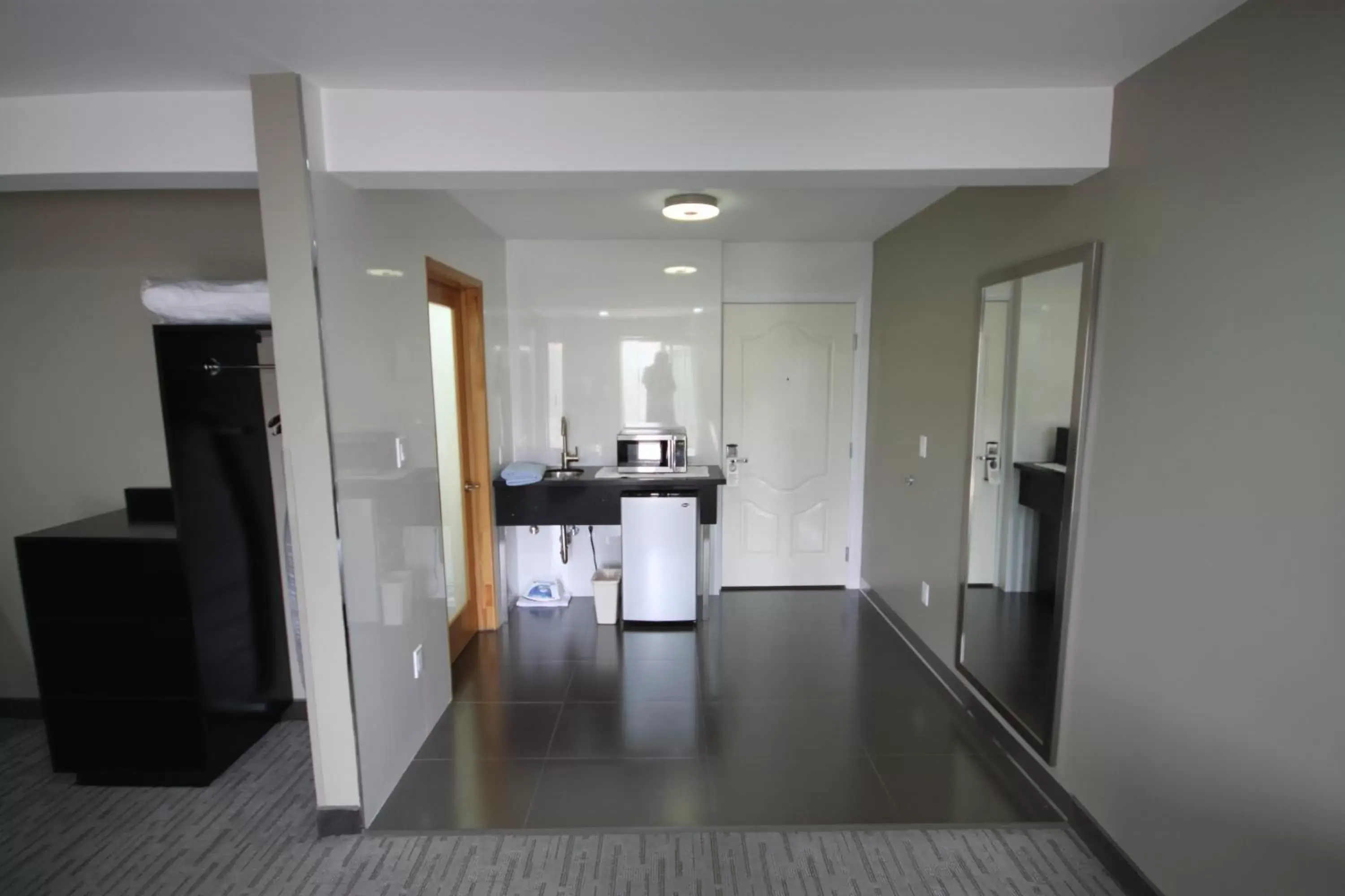 Photo of the whole room, Kitchen/Kitchenette in Grandview Inn