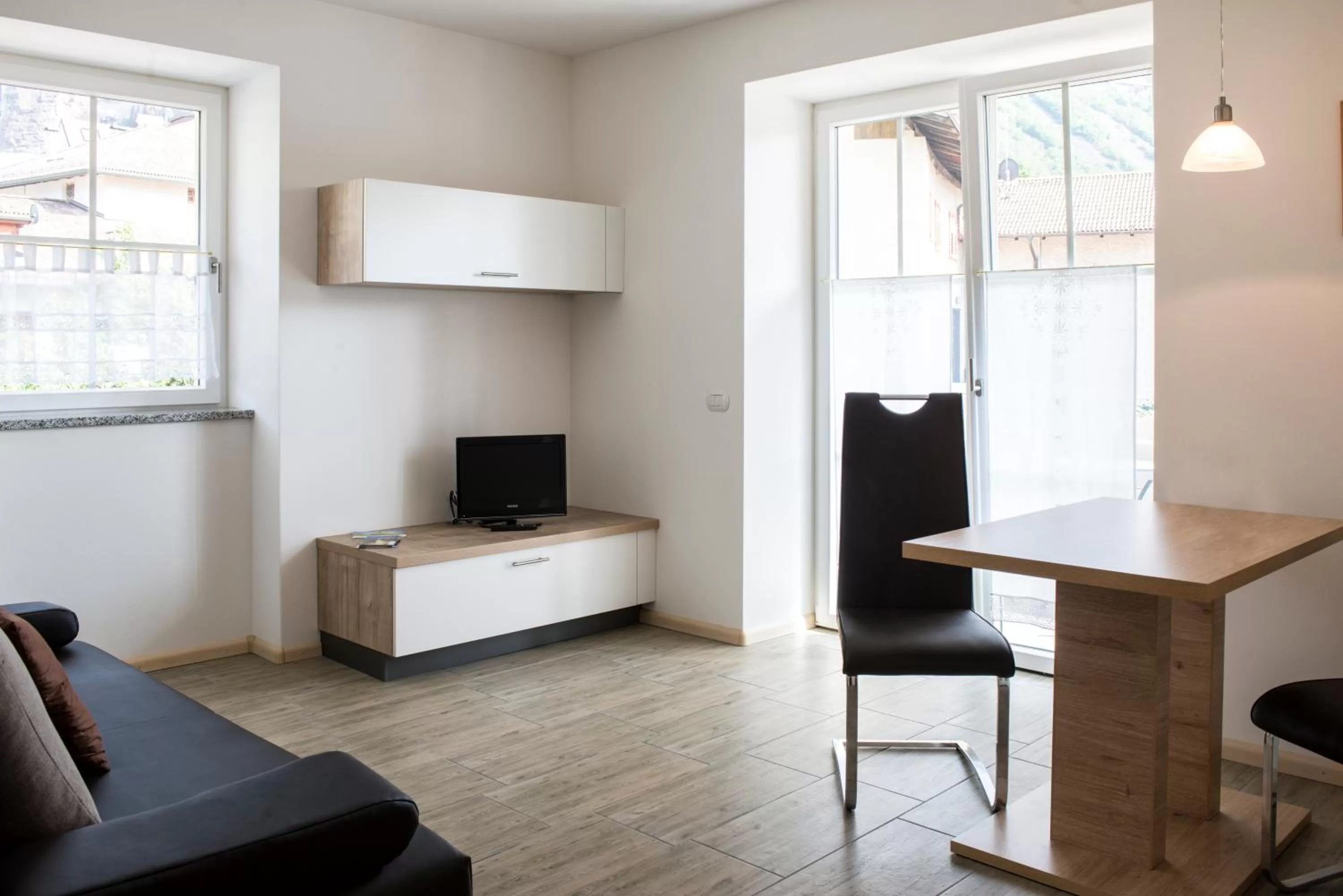 Day, TV/Entertainment Center in Apartment Residence Veronika