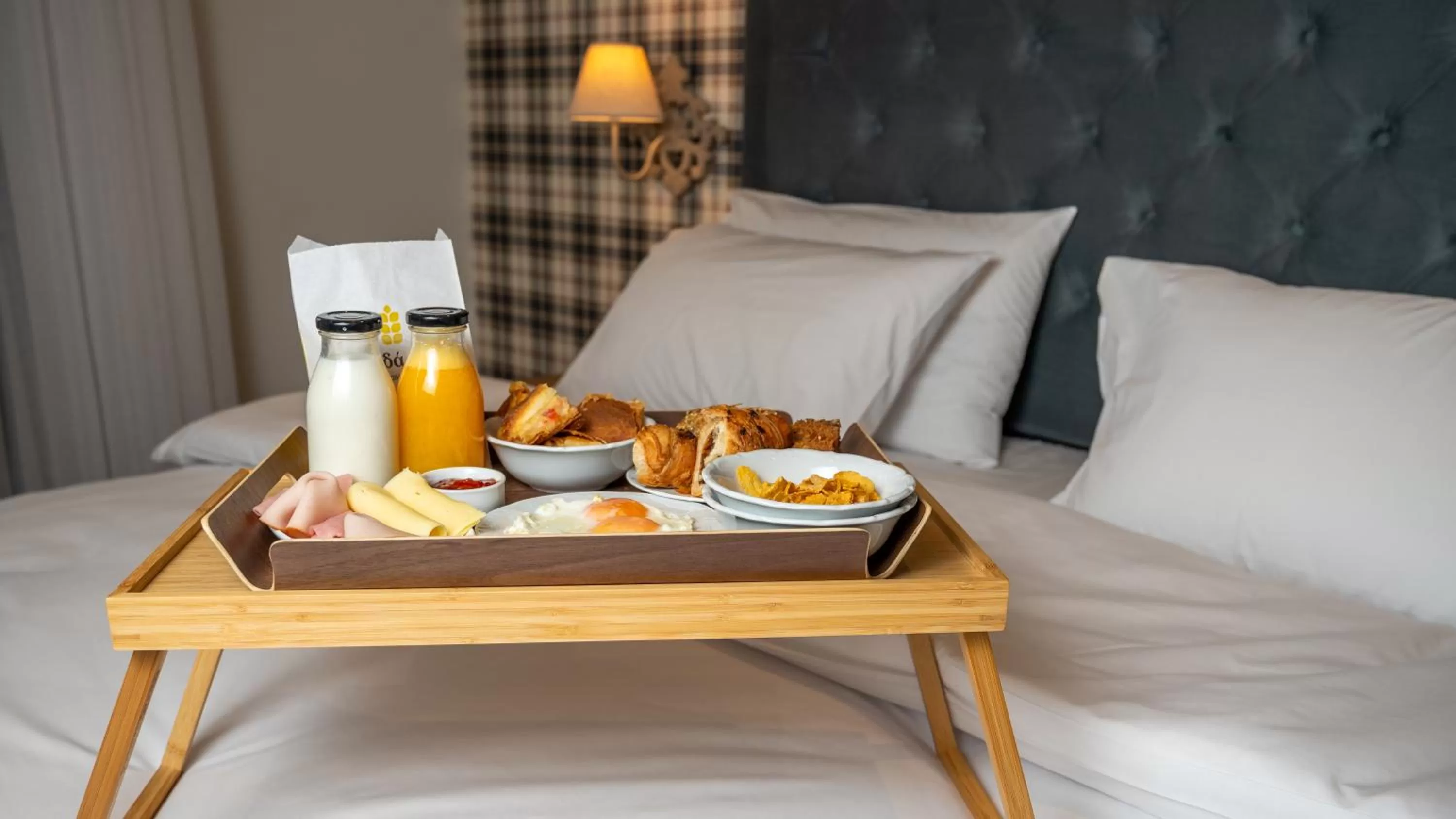 Breakfast, Bed in Brettania Hotel