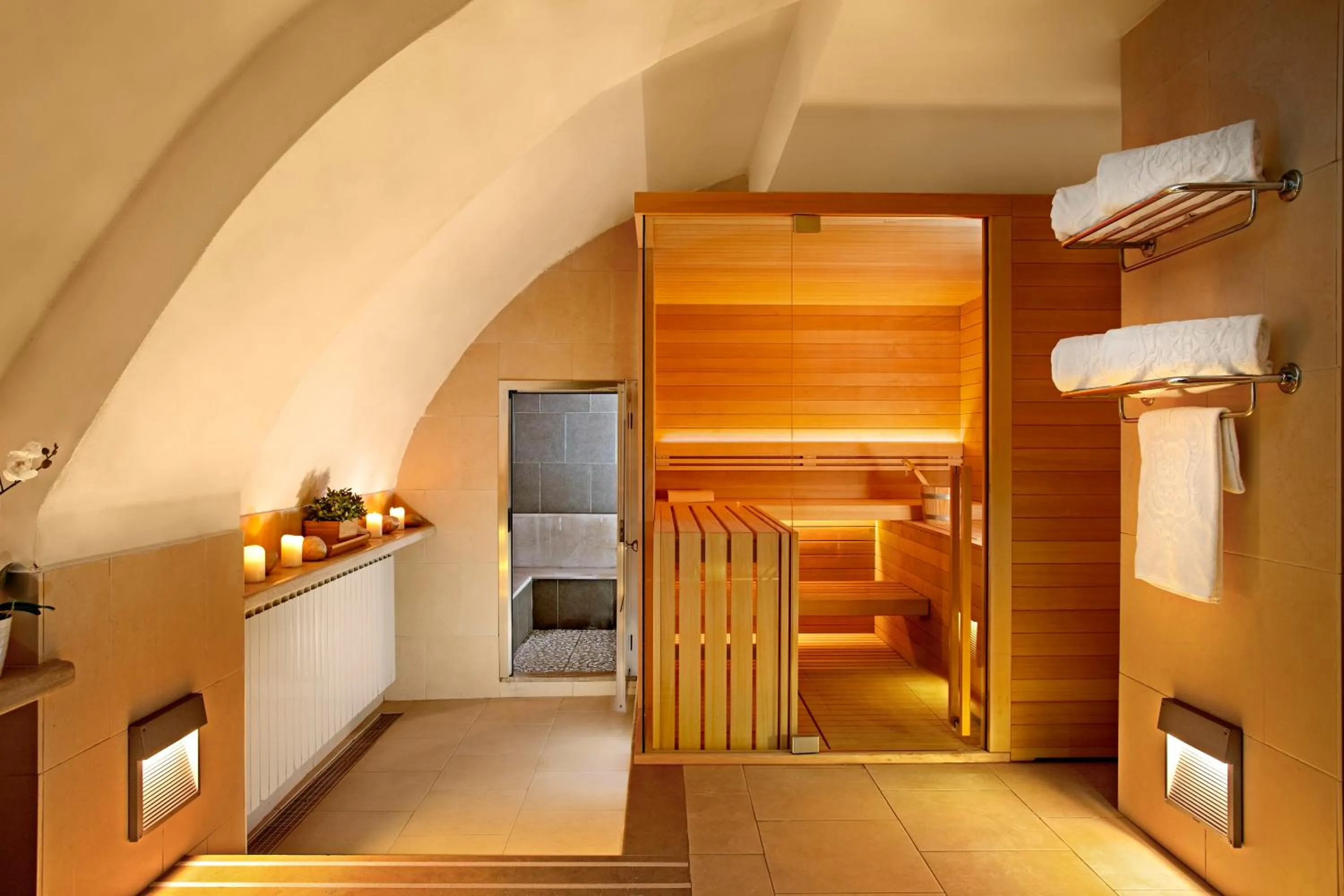 Sauna, Bed in Grand Hotel Cocumella