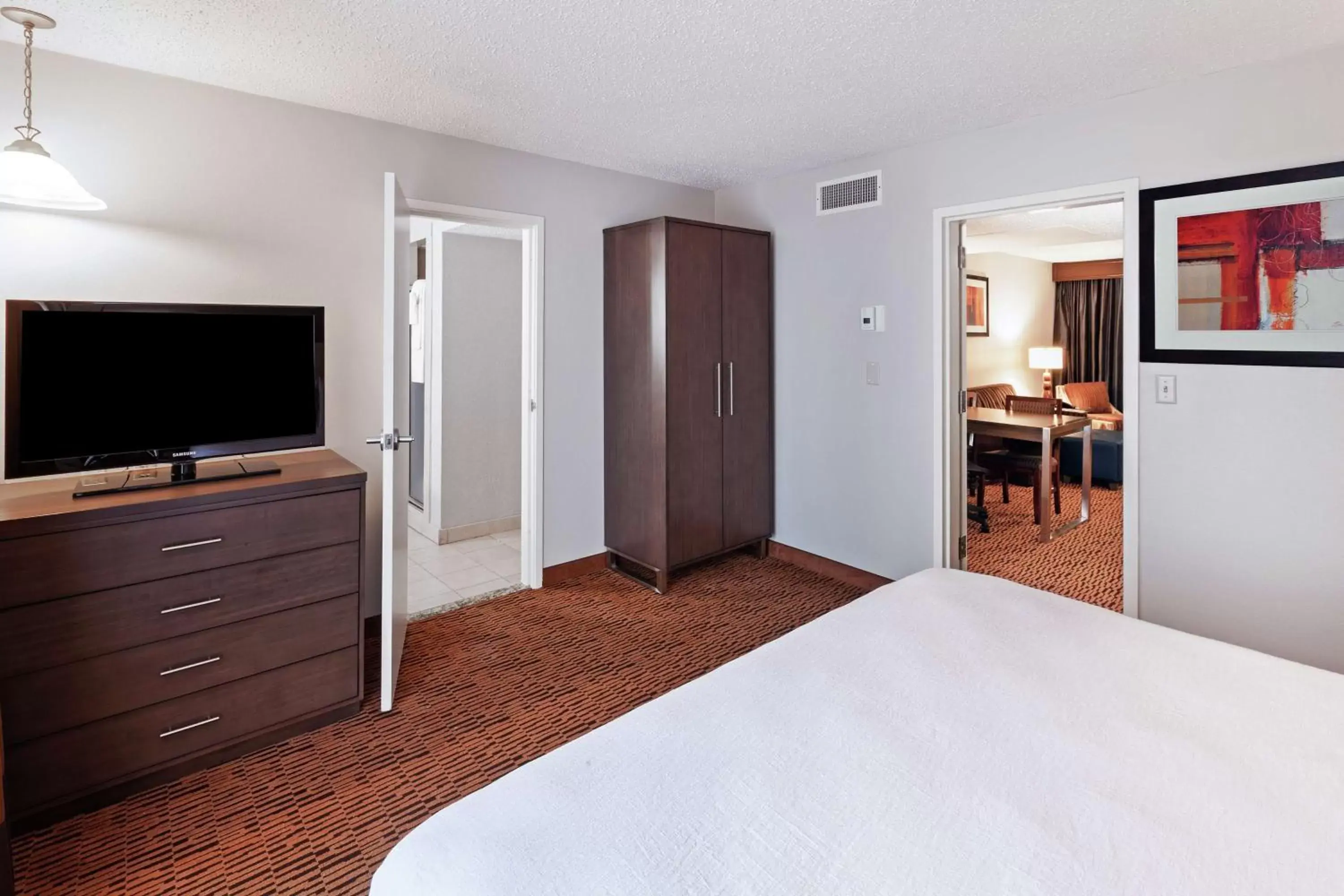 Bedroom, TV/Entertainment Center in Embassy Suites by Hilton Dallas Market Center