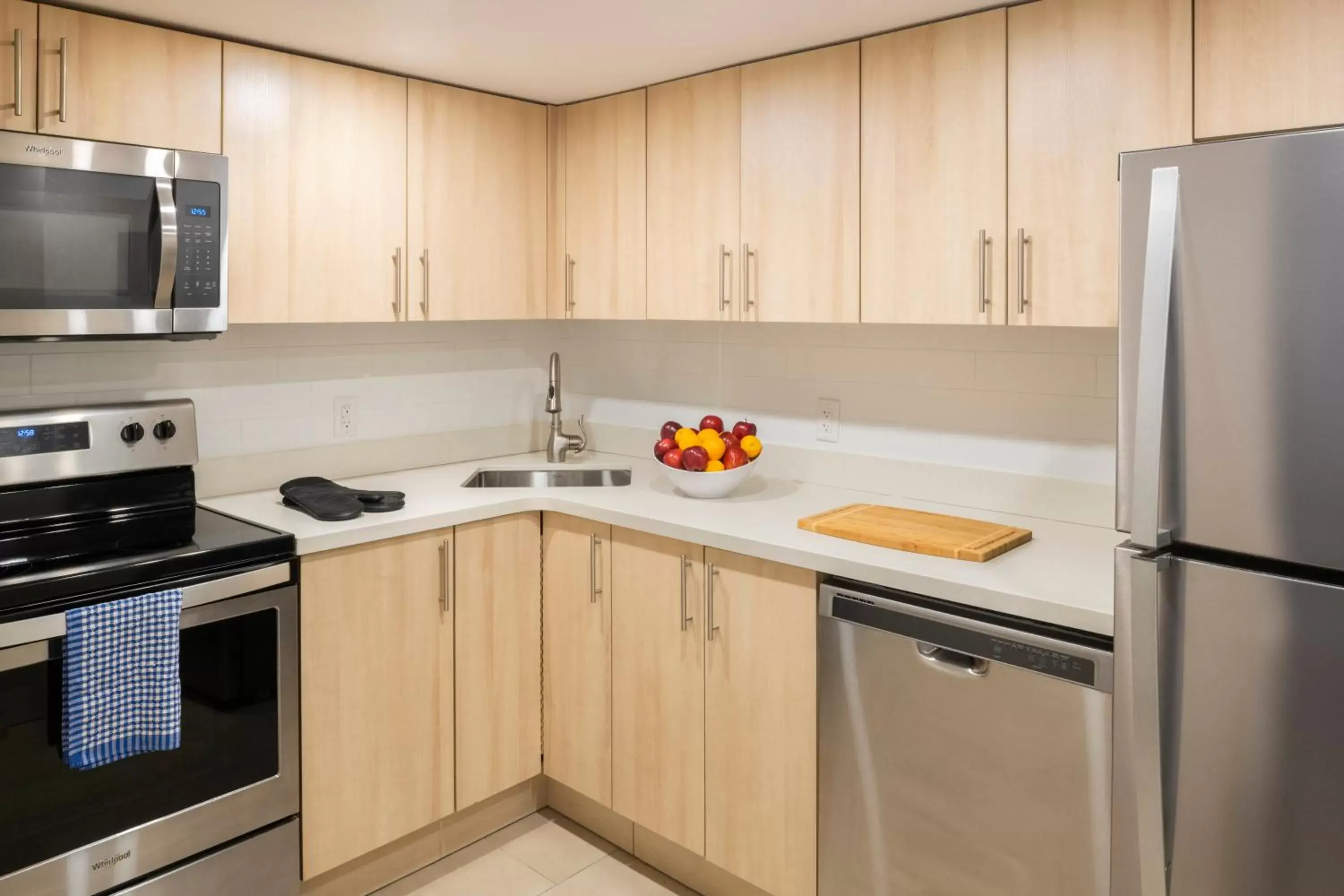 Photo of the whole room, Kitchen/Kitchenette in Holiday Inn Express & Suites Halifax - Bedford, an IHG Hotel