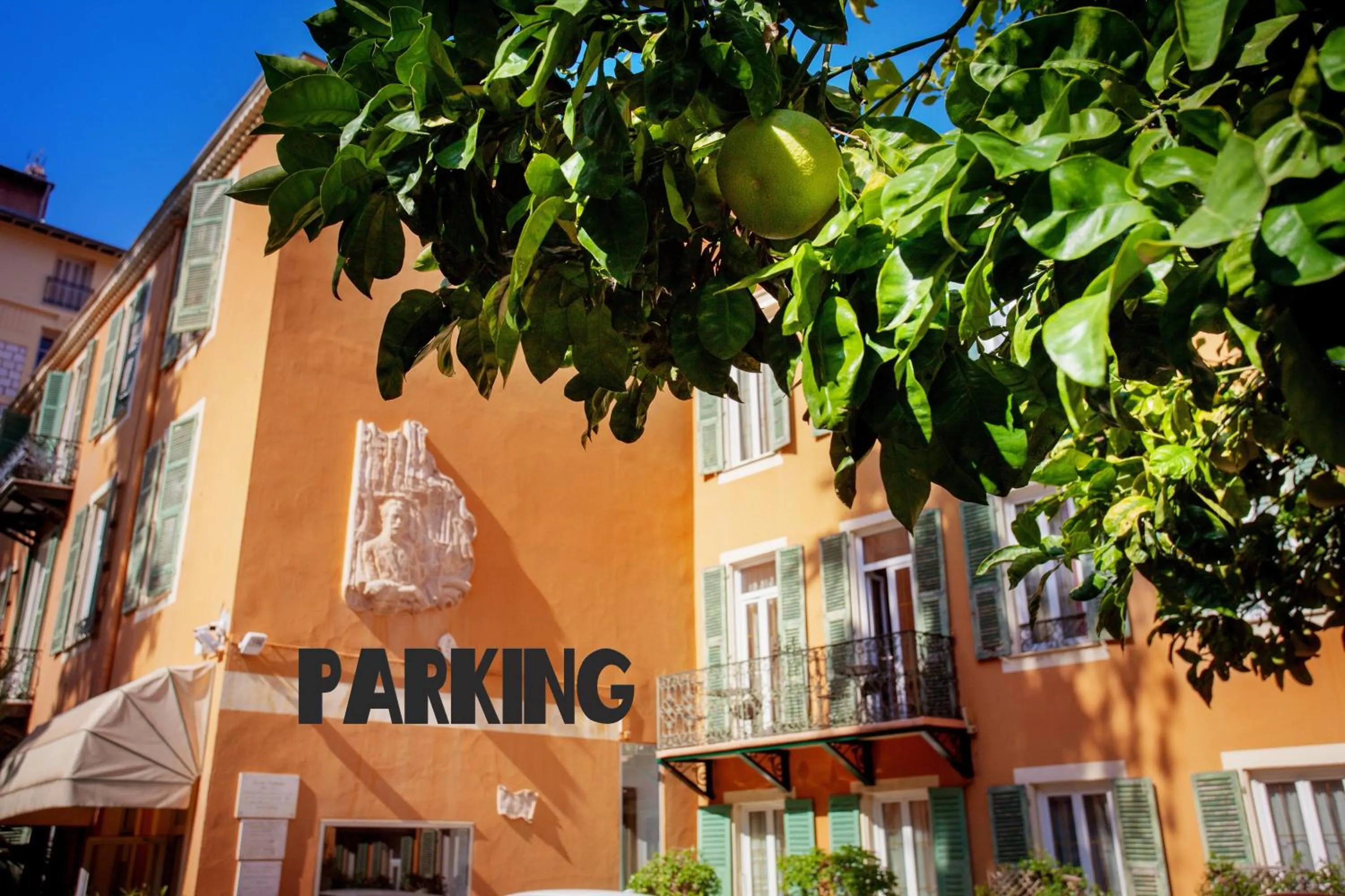 Property building in Hôtel restaurant Oasis