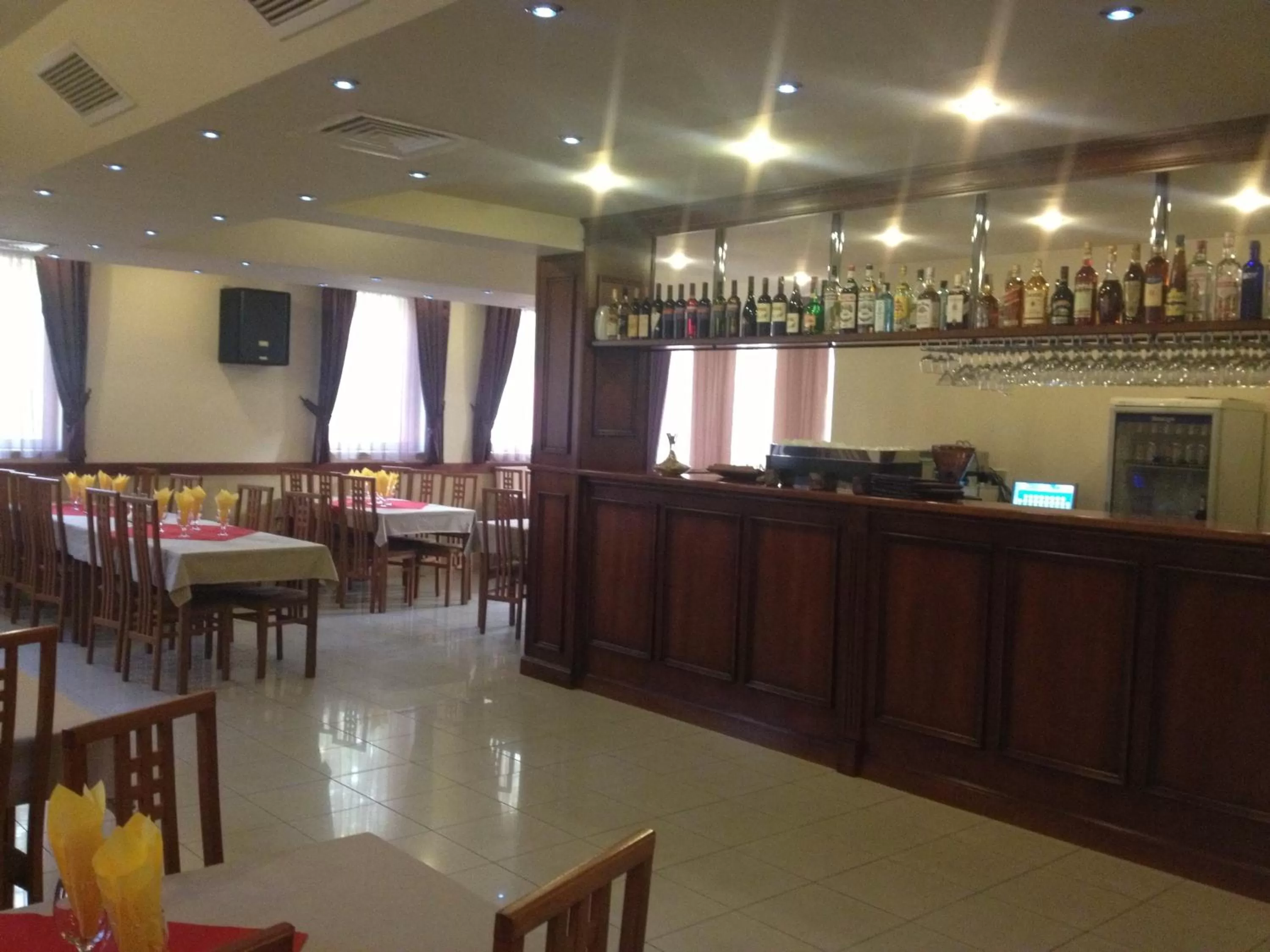 Restaurant/places to eat in Hotel Iris