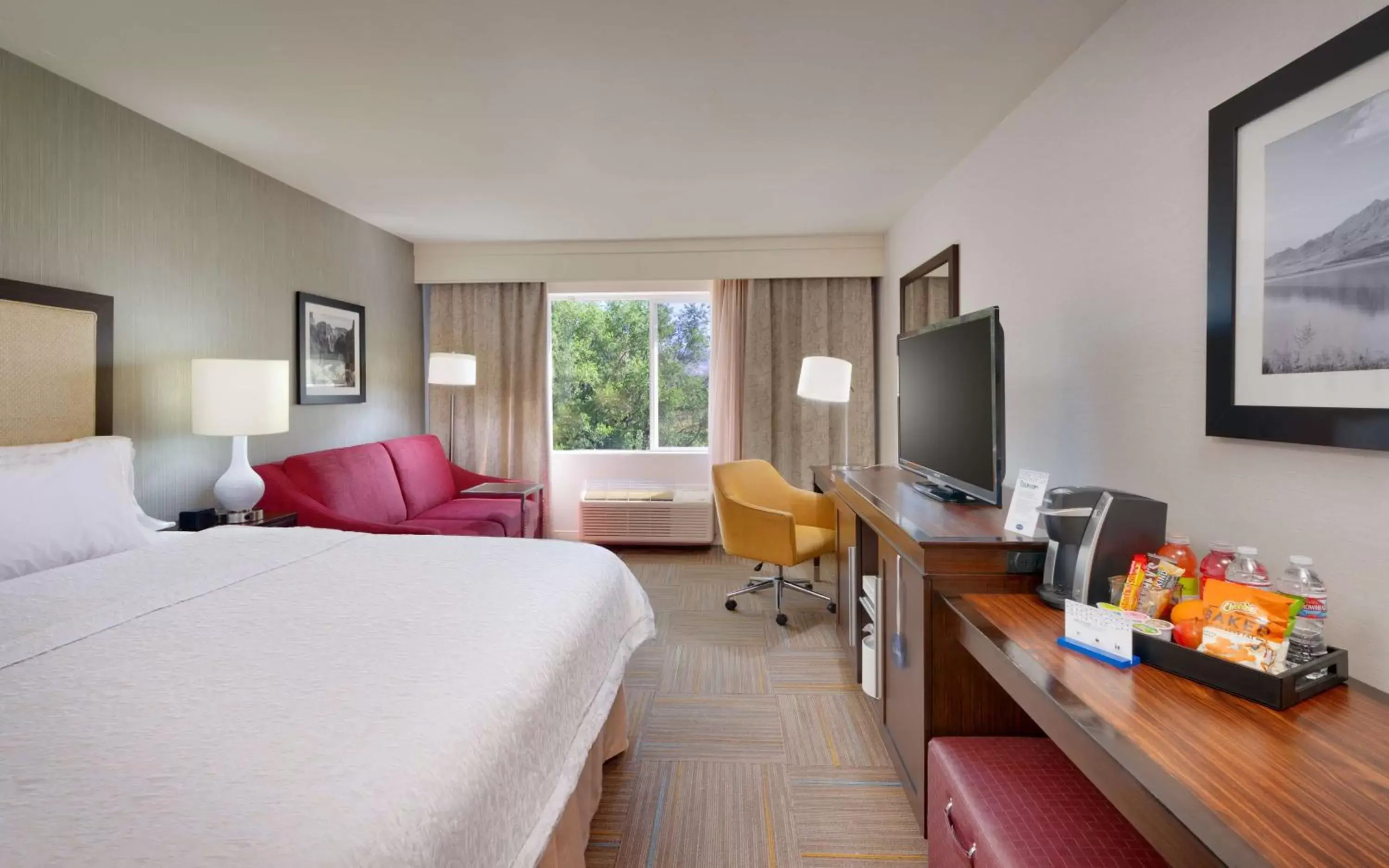 Bedroom in Hampton Inn Salt Lake City Central