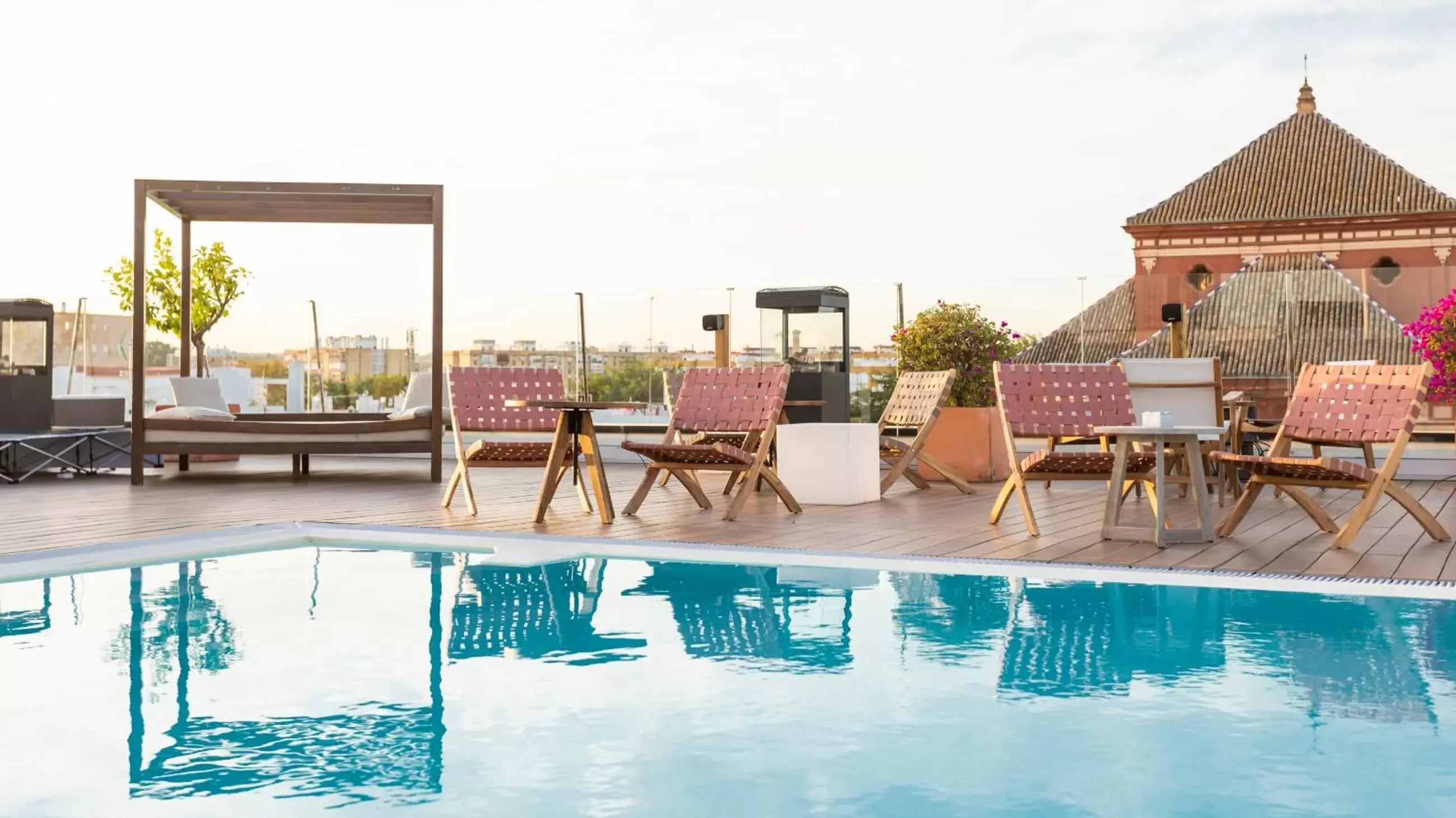 Balcony/Terrace, Swimming Pool in Zenit Sevilla