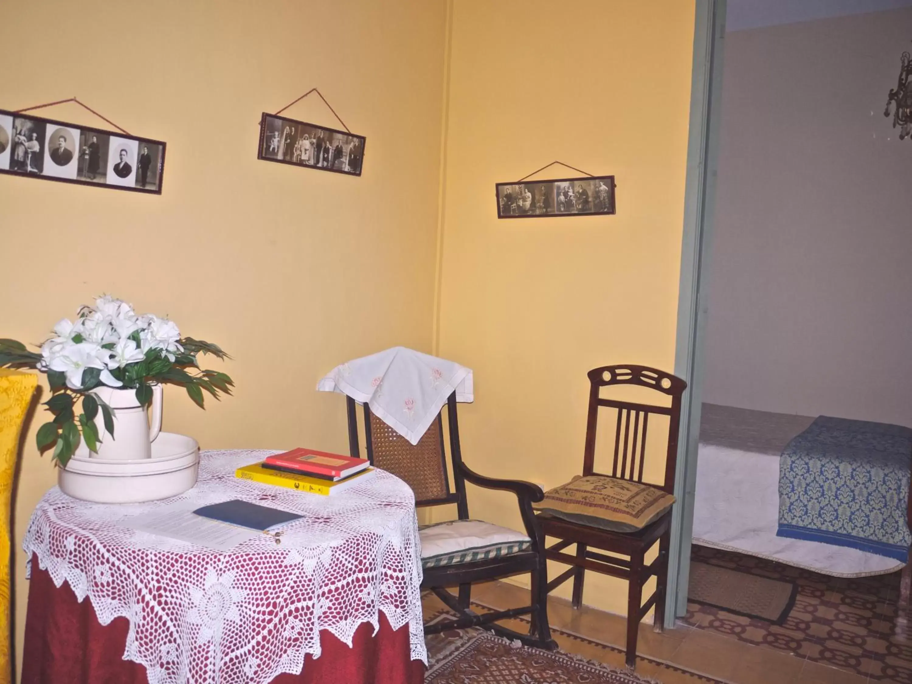 Photo of the whole room, Seating Area in Olmitos 3 Hotel boutique, Casa-Palacio