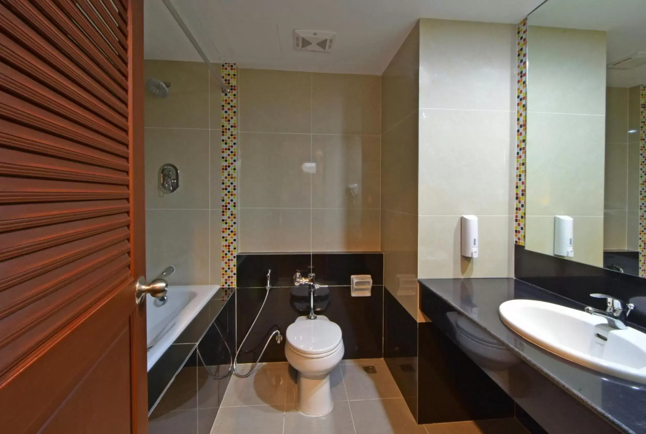 Shower, Bathroom in Siam Oriental Hotel