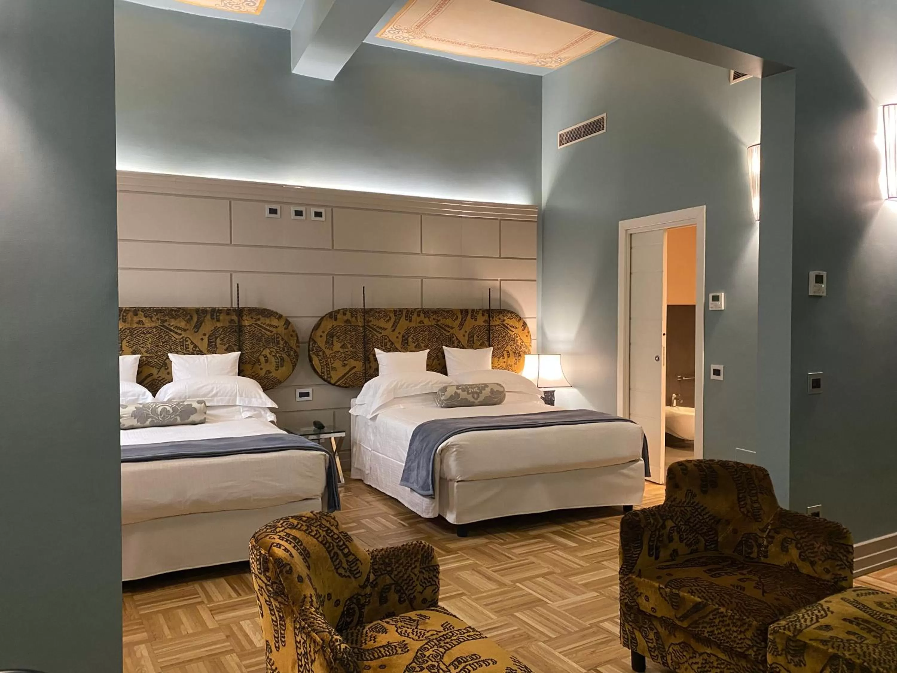 Bedroom, Bed in Hotel Number Nine