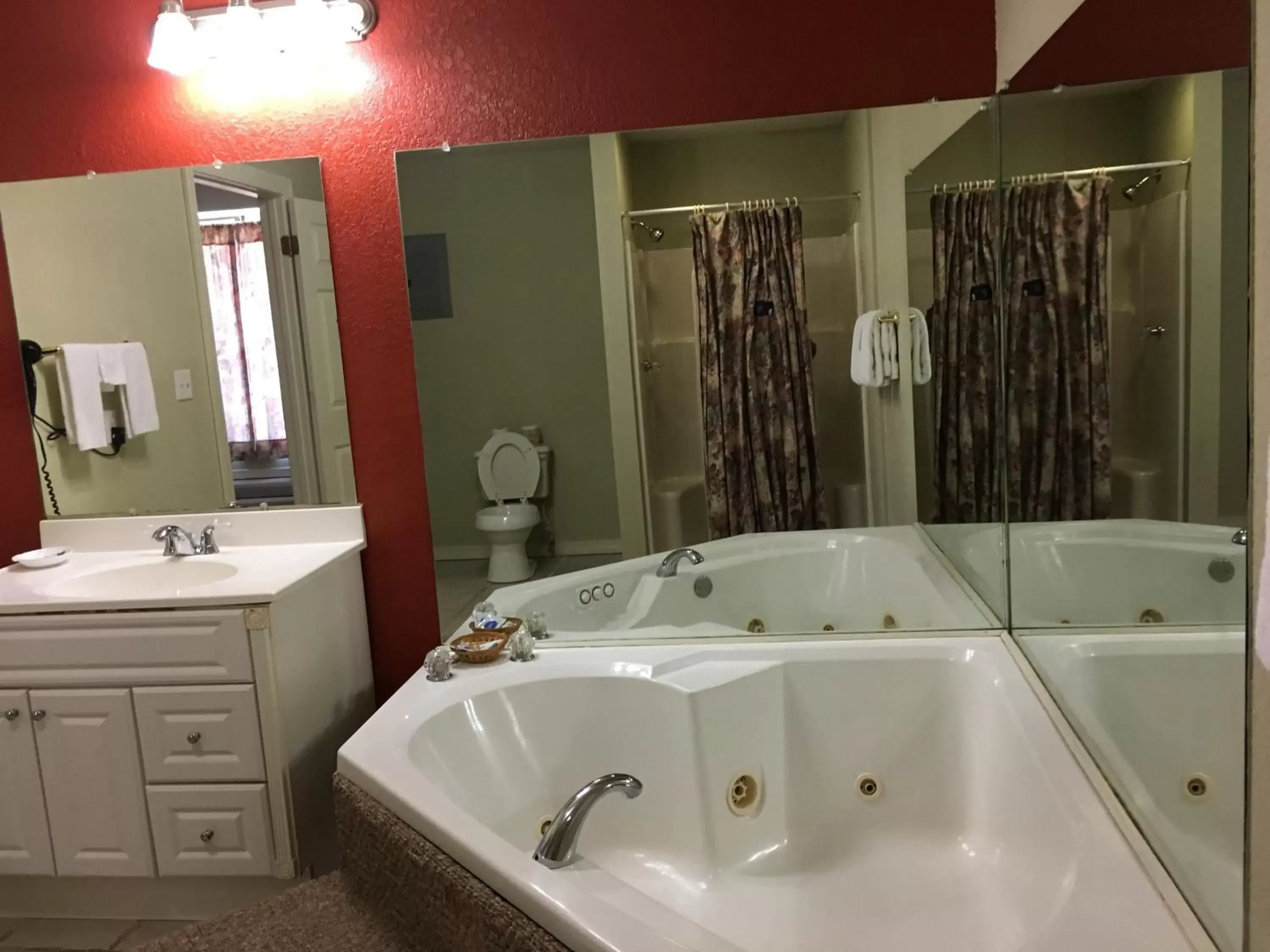 Bathroom in Western Plaza Inn