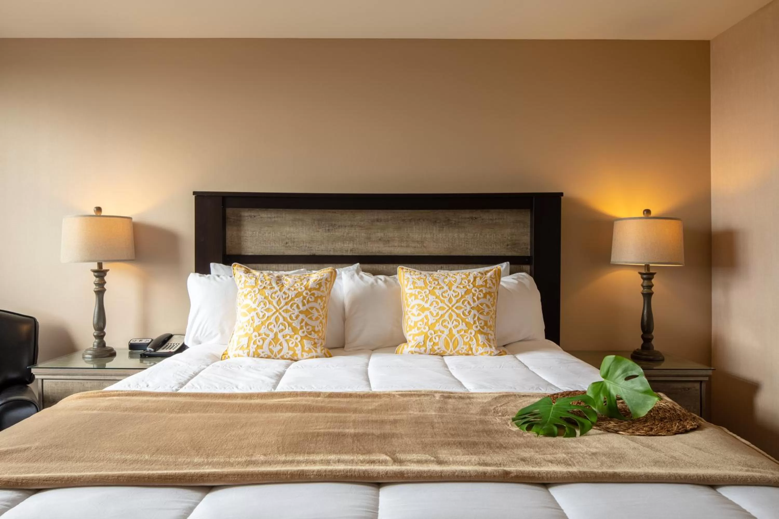 Bedroom, Bed in New Gardena Hotel