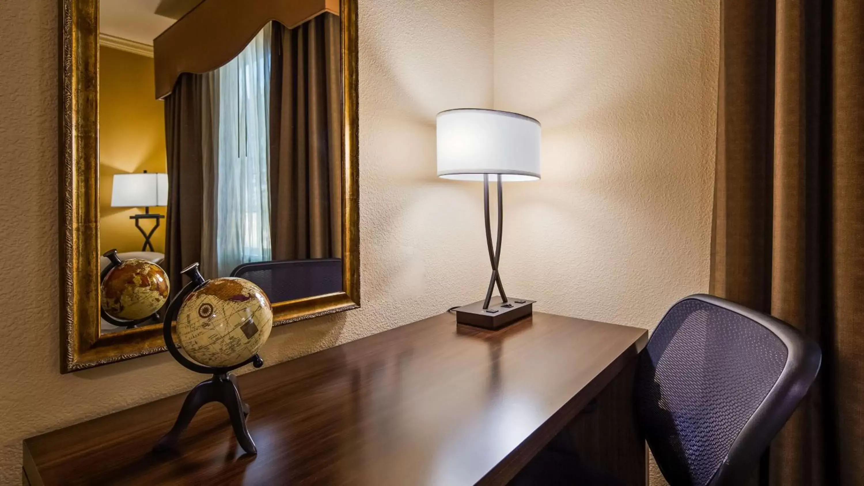 Bedroom, Seating Area in Best Western Plus Crown Colony Inn & Suites