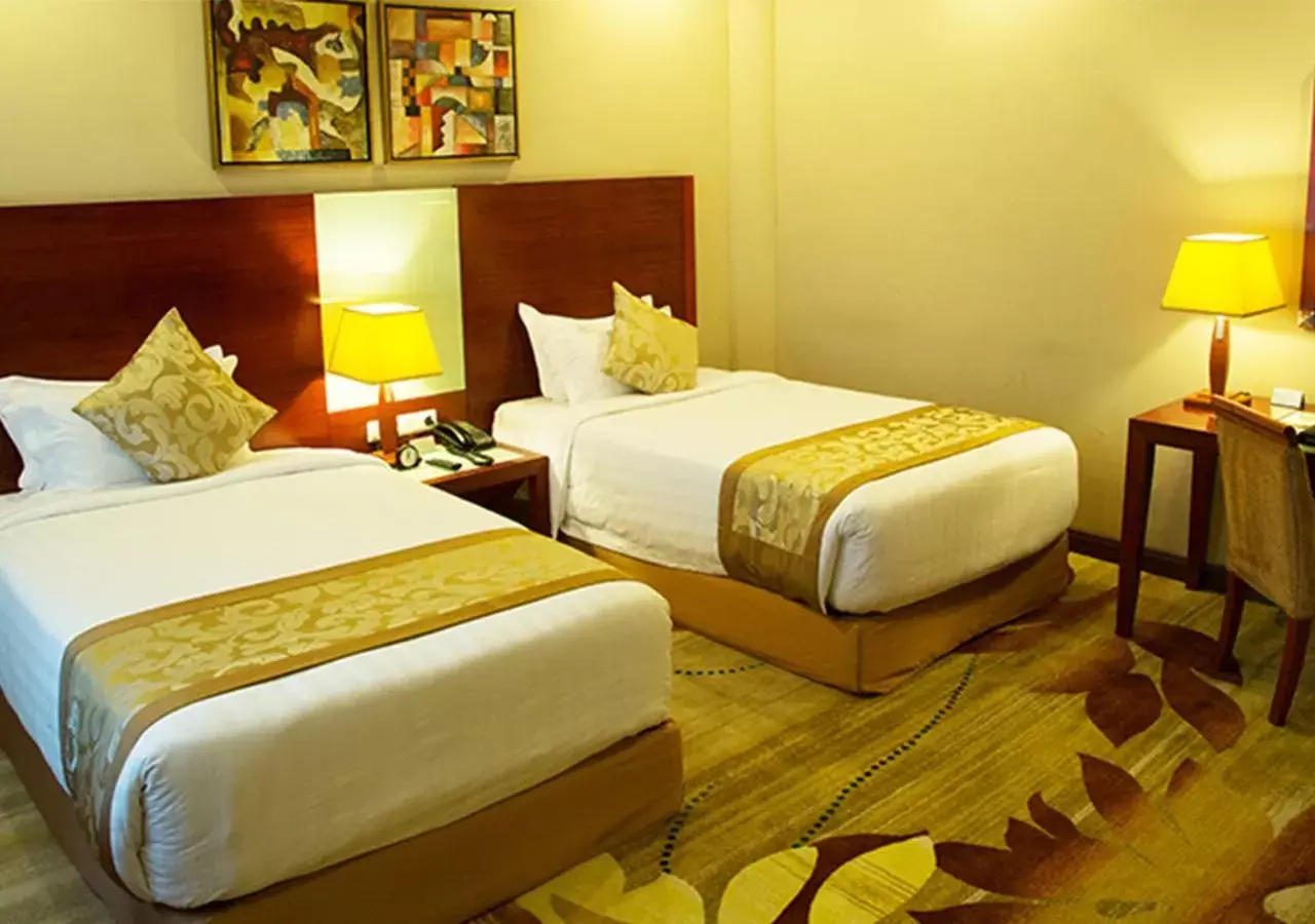 Bedroom, Bed in Jupiter International Hotel - Bole