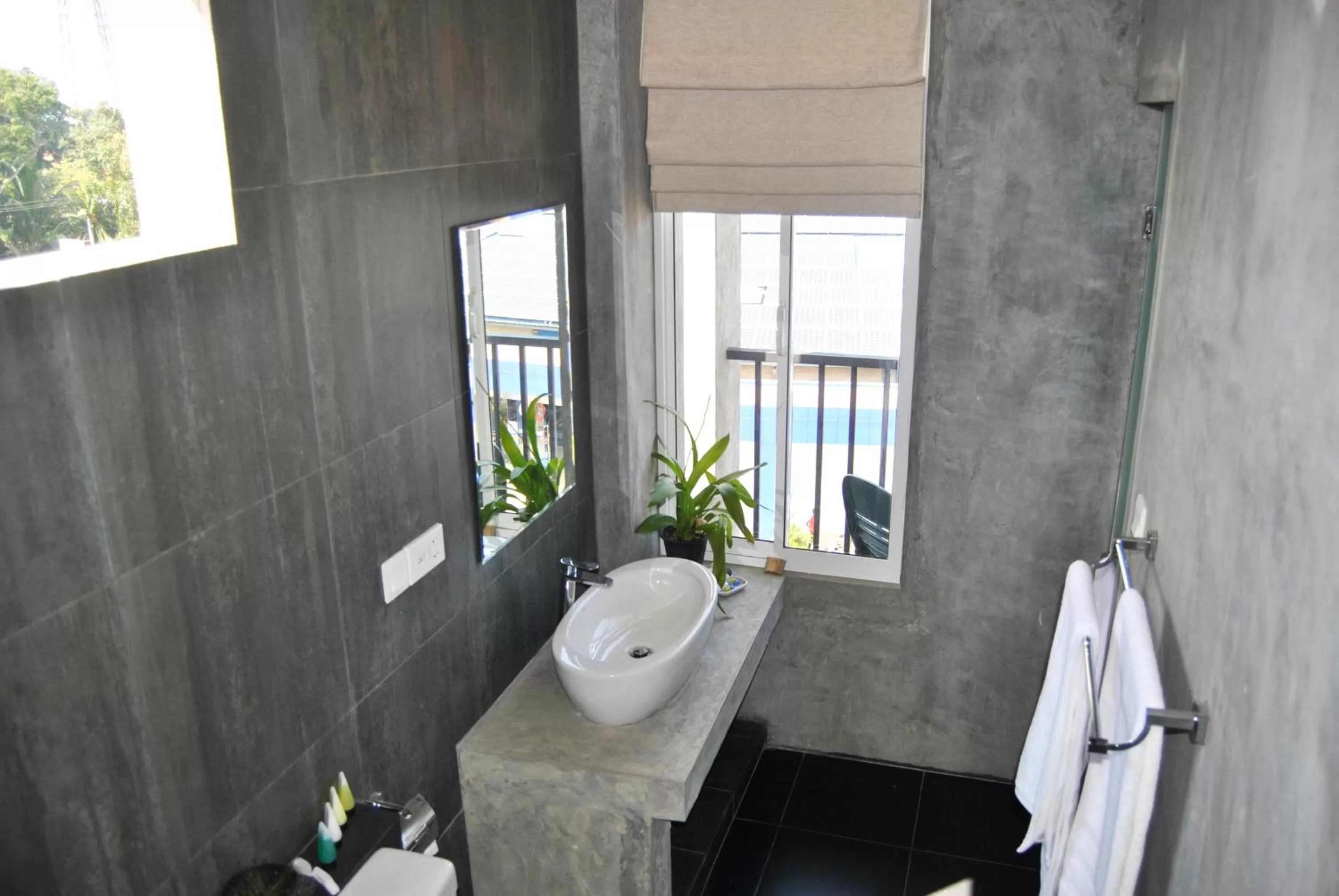 Bathroom in The Canoe