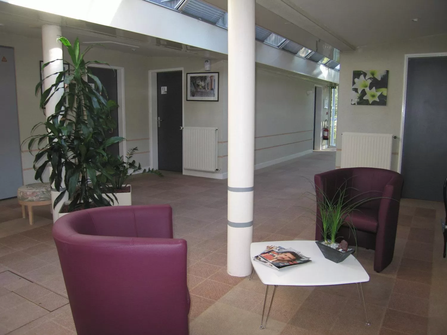 Lobby or reception in Hôtel L'ile Du Saussay