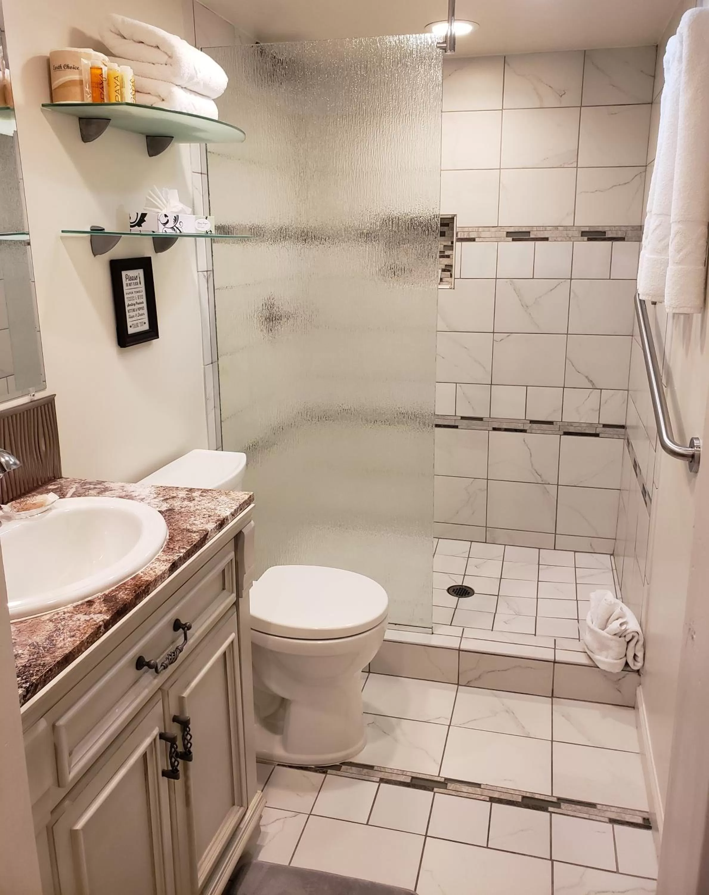 Bathroom in Iron Horse Inn