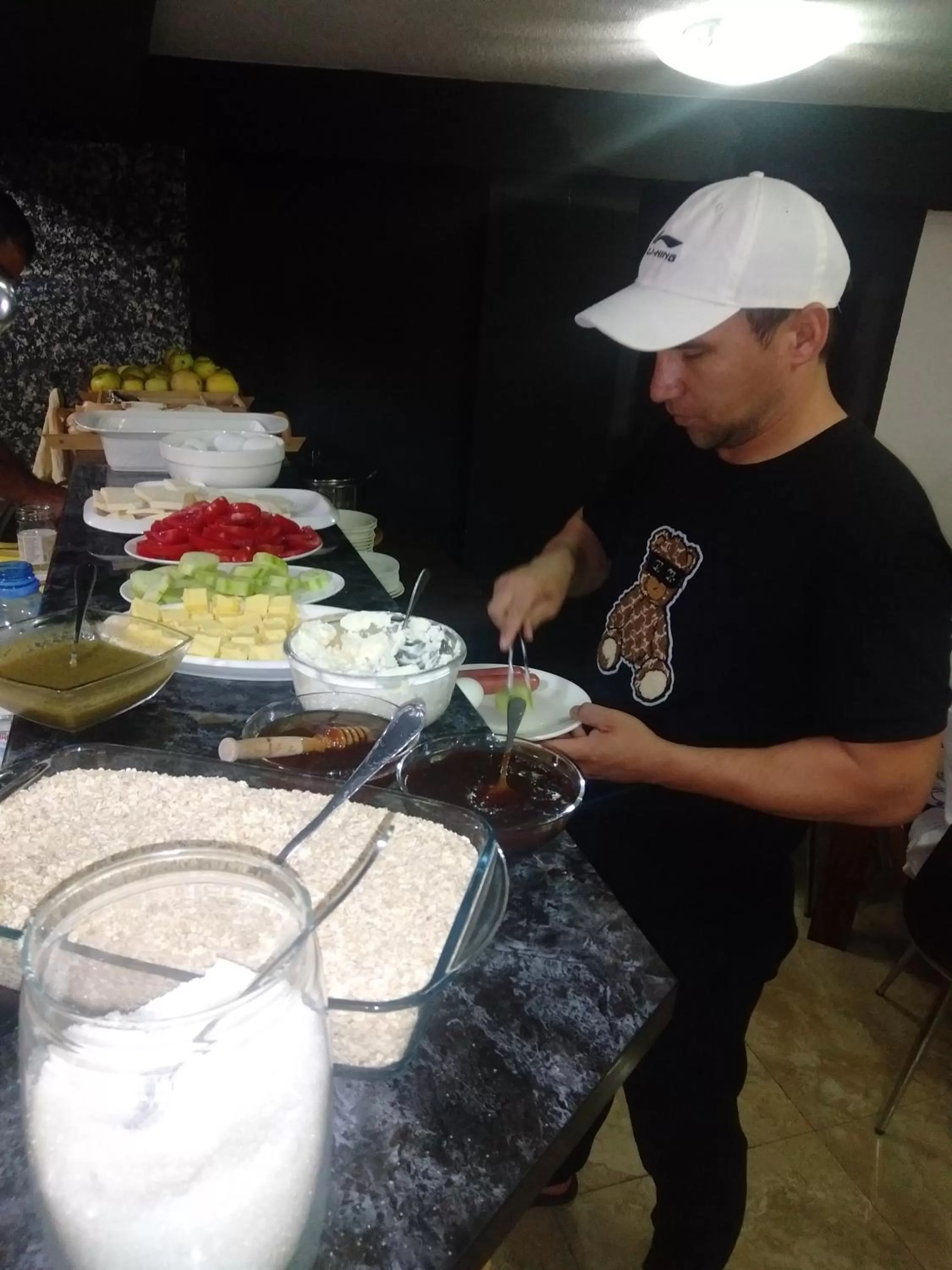 Restaurant/places to eat in Hotel Traveler