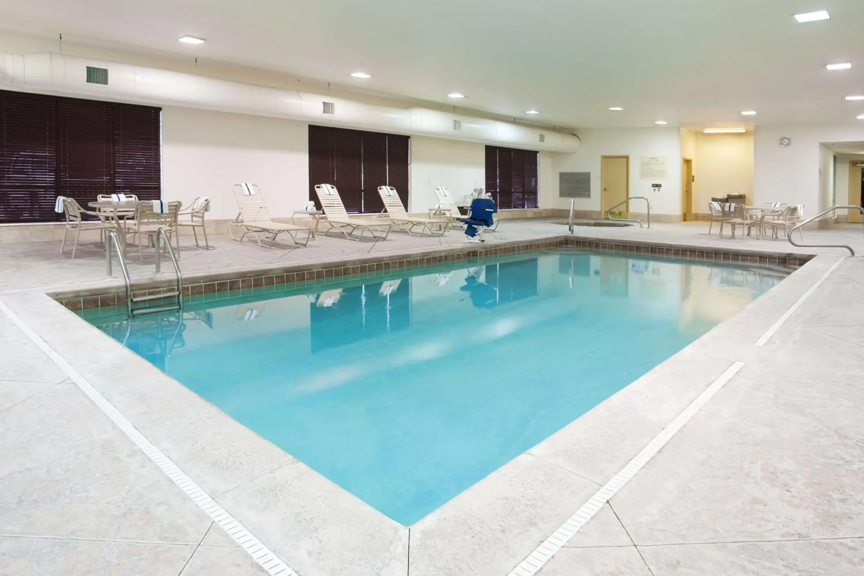 Pool view, Swimming Pool in Hampton Inn & Suites Grove City