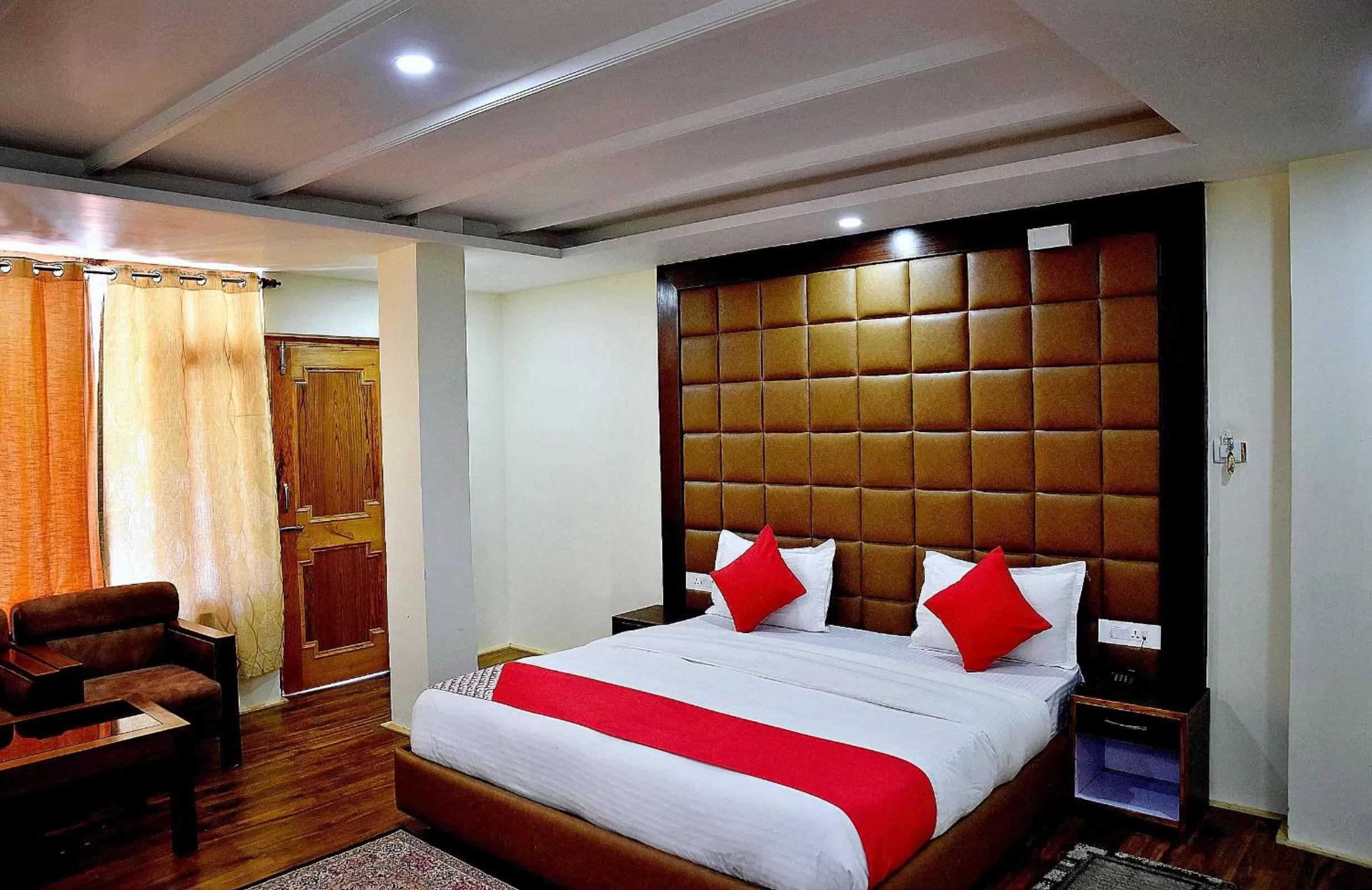 Classic Triple Room in Super OYO Collection O 10372 Hotel Whistling Winds