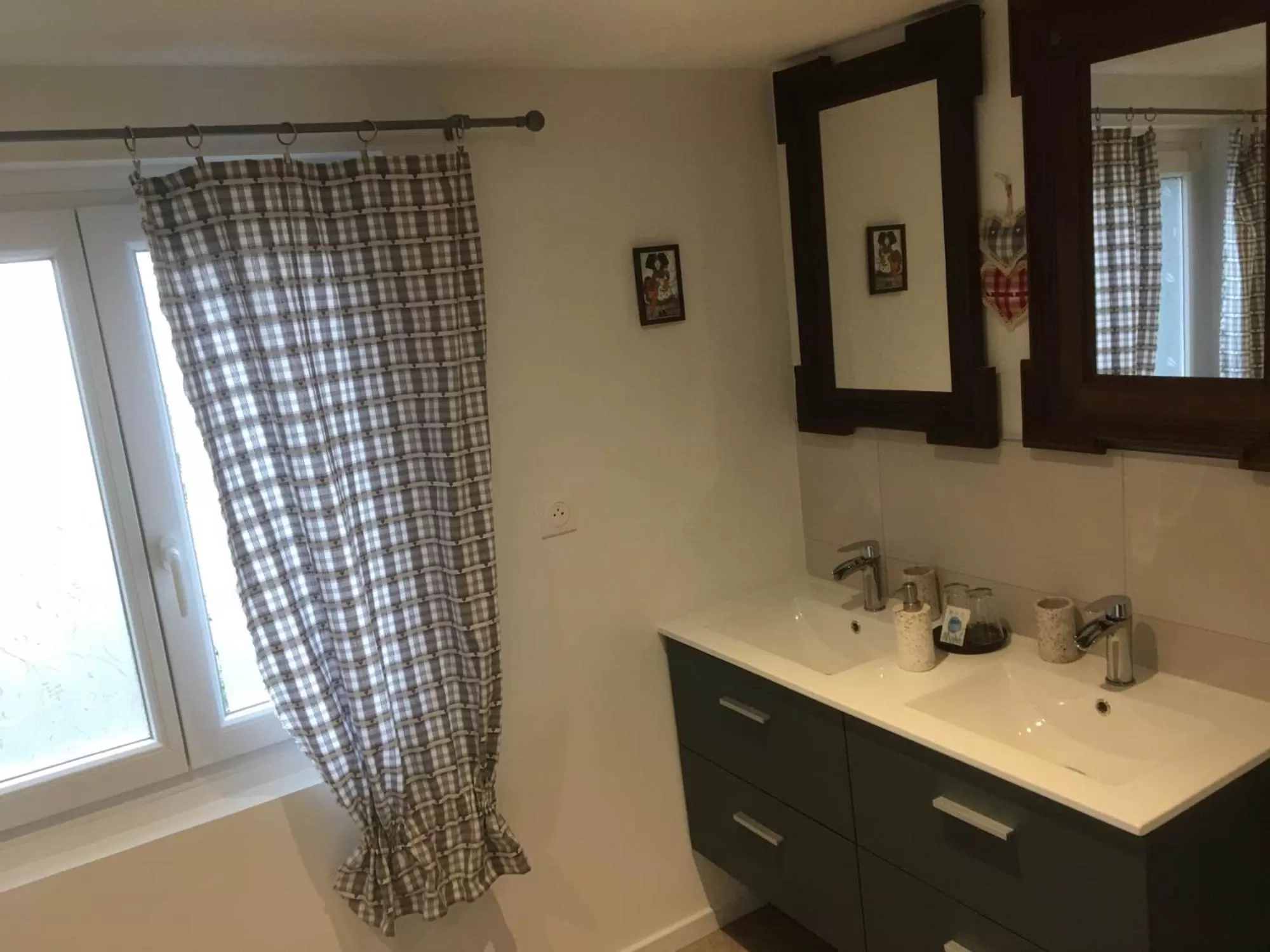 Bathroom in Au repos des vignes, chambres d'hôtes