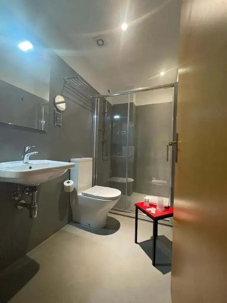 Bathroom in Wave Hotel