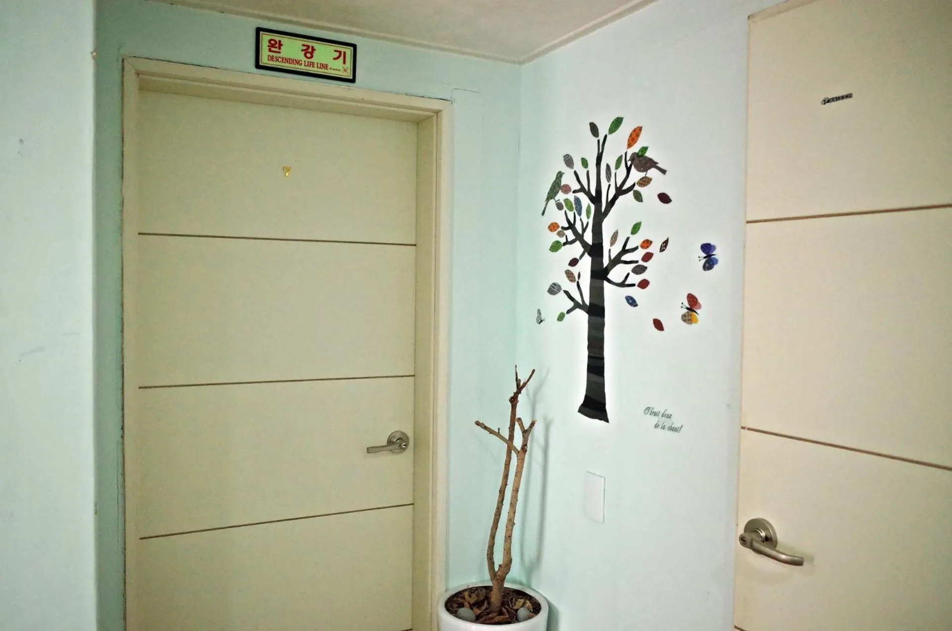 Decorative detail in YaKorea Hostel Gangnam