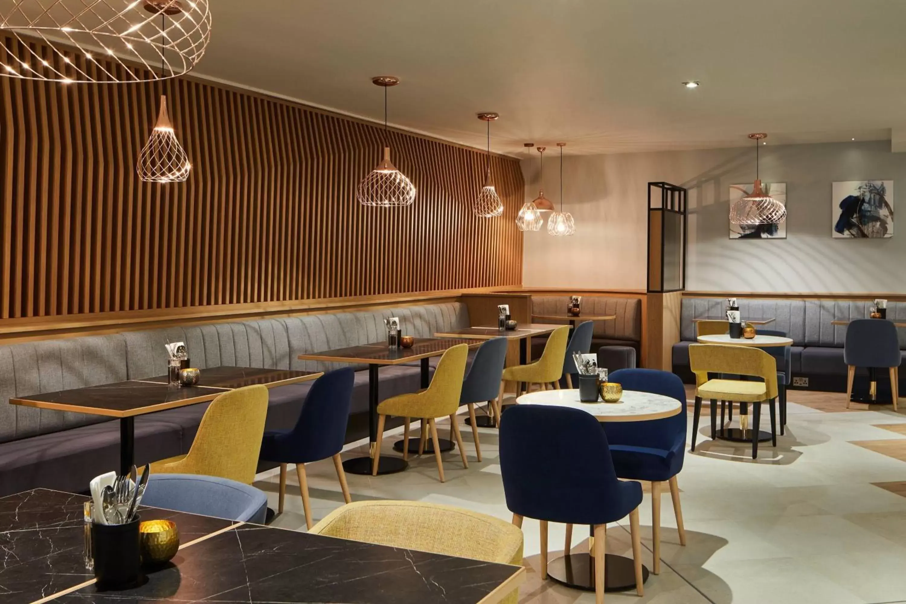 Kitchen or kitchenette, Restaurant/Places to Eat in Courtyard by Marriott Oxford City Centre