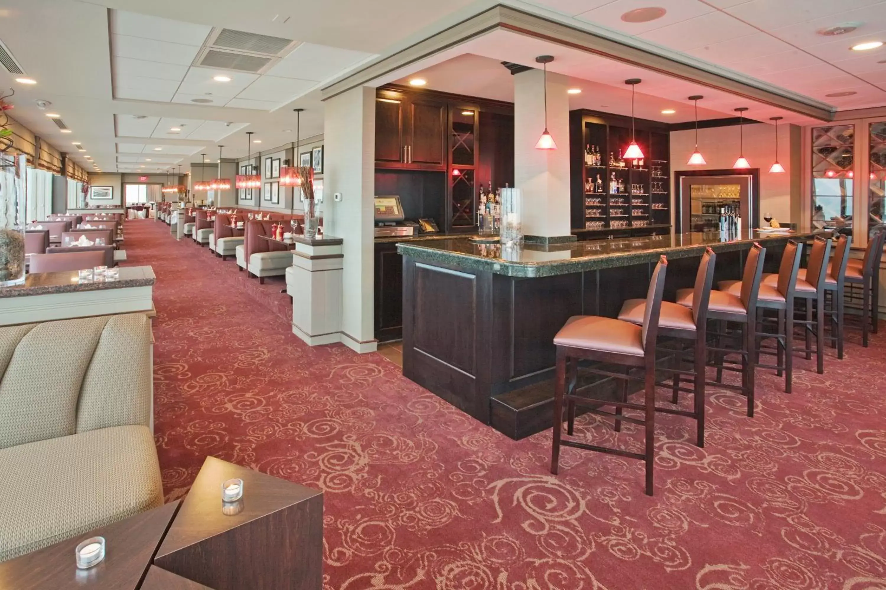 Lounge or bar, Lounge/Bar in Holiday Inn & Suites Virginia Beach - North Beach, an IHG Hotel