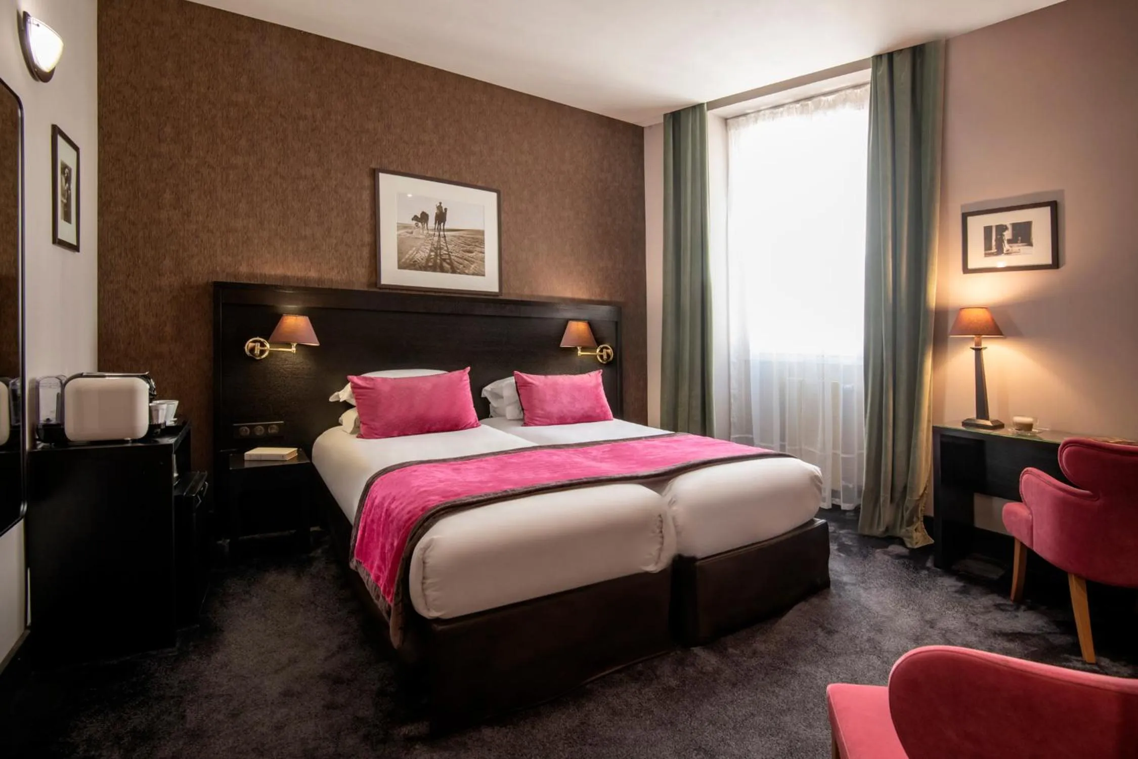 Property building, Bed in Best Western Plus Nice Cosy Hotel