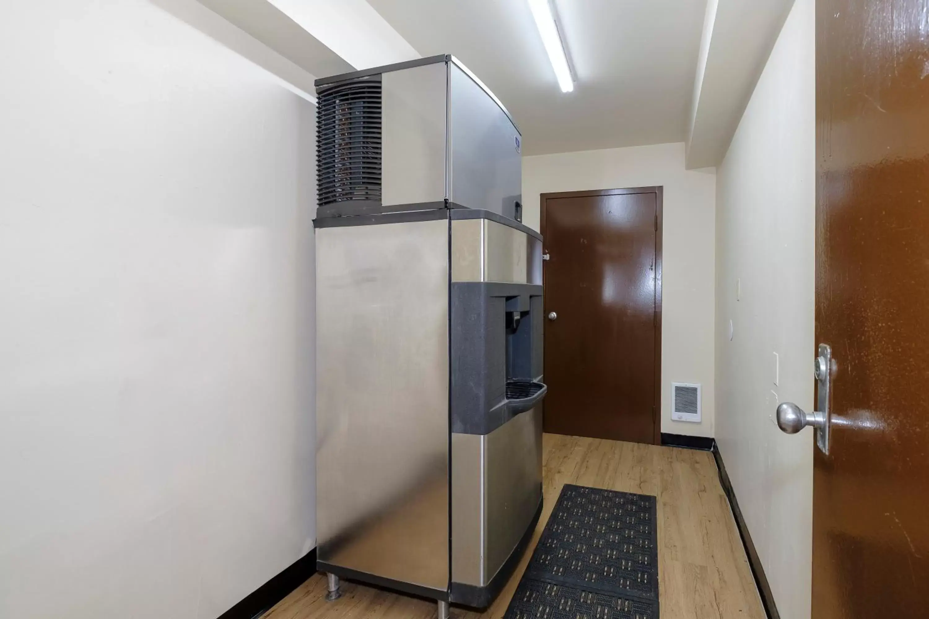 Other, Kitchen/Kitchenette in Red Roof Inn Edgewood