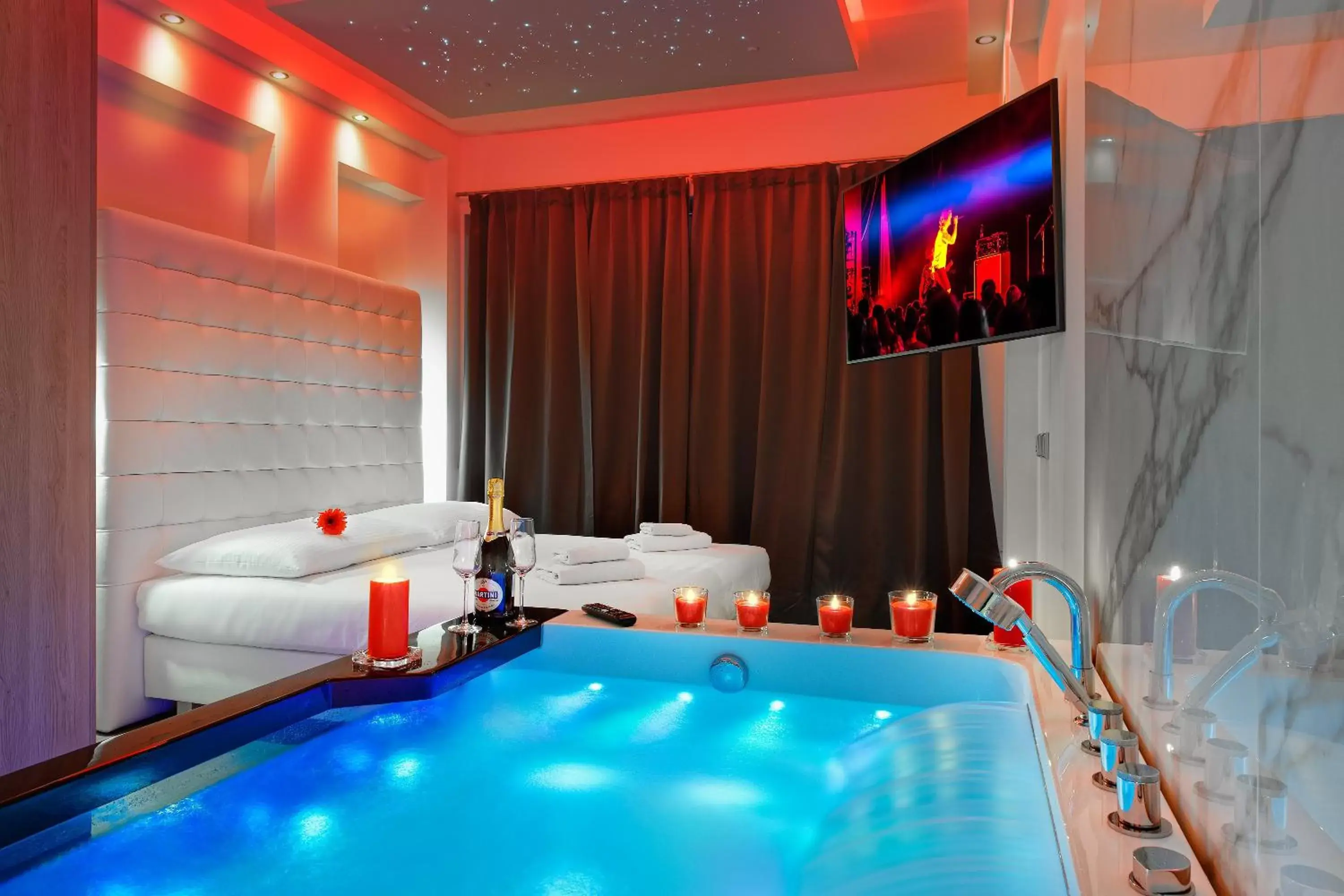 Photo of the whole room, Swimming Pool in Hotel Aura Design & Garden Pool