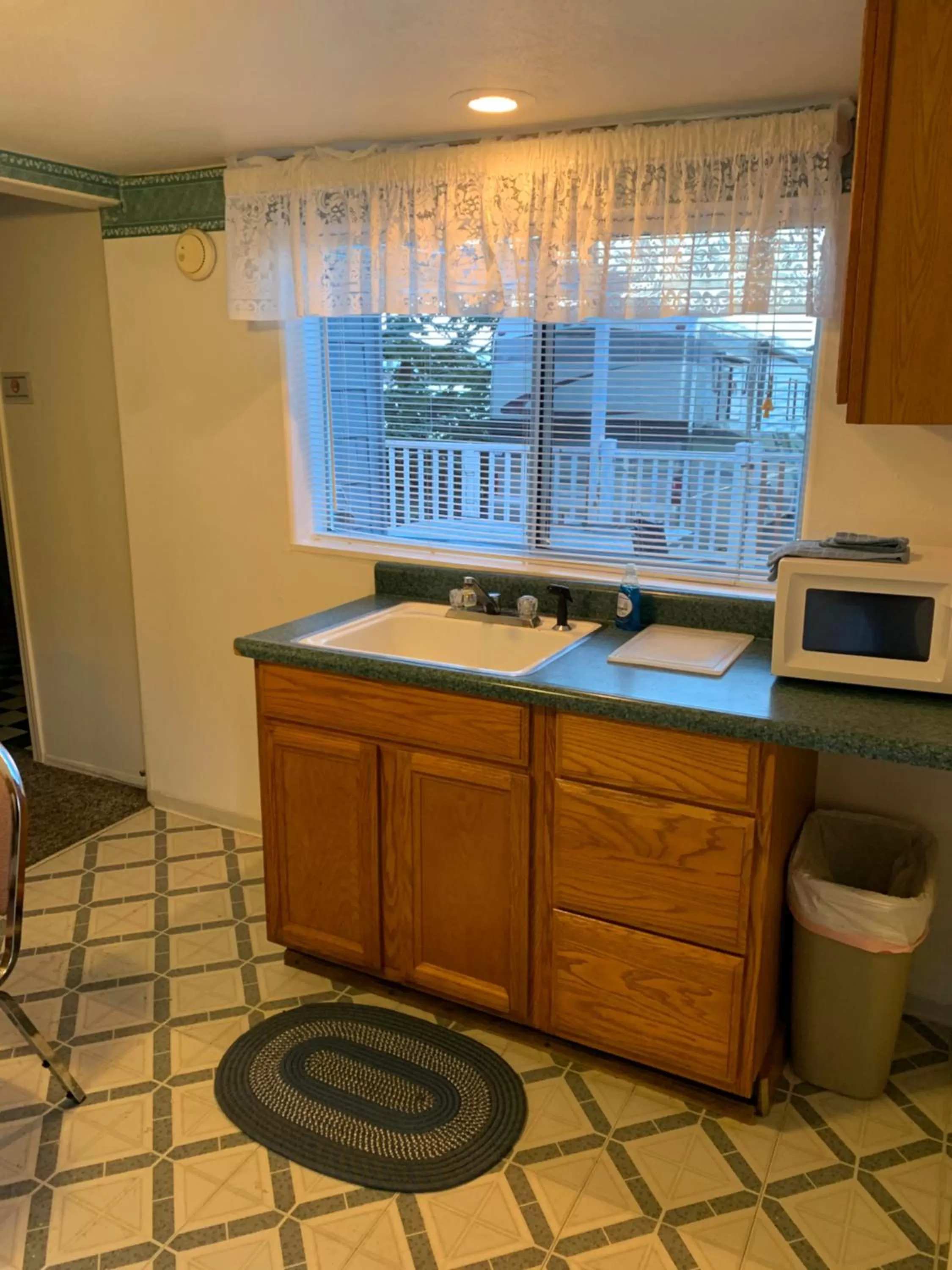 Curley's Resort & Dive Center