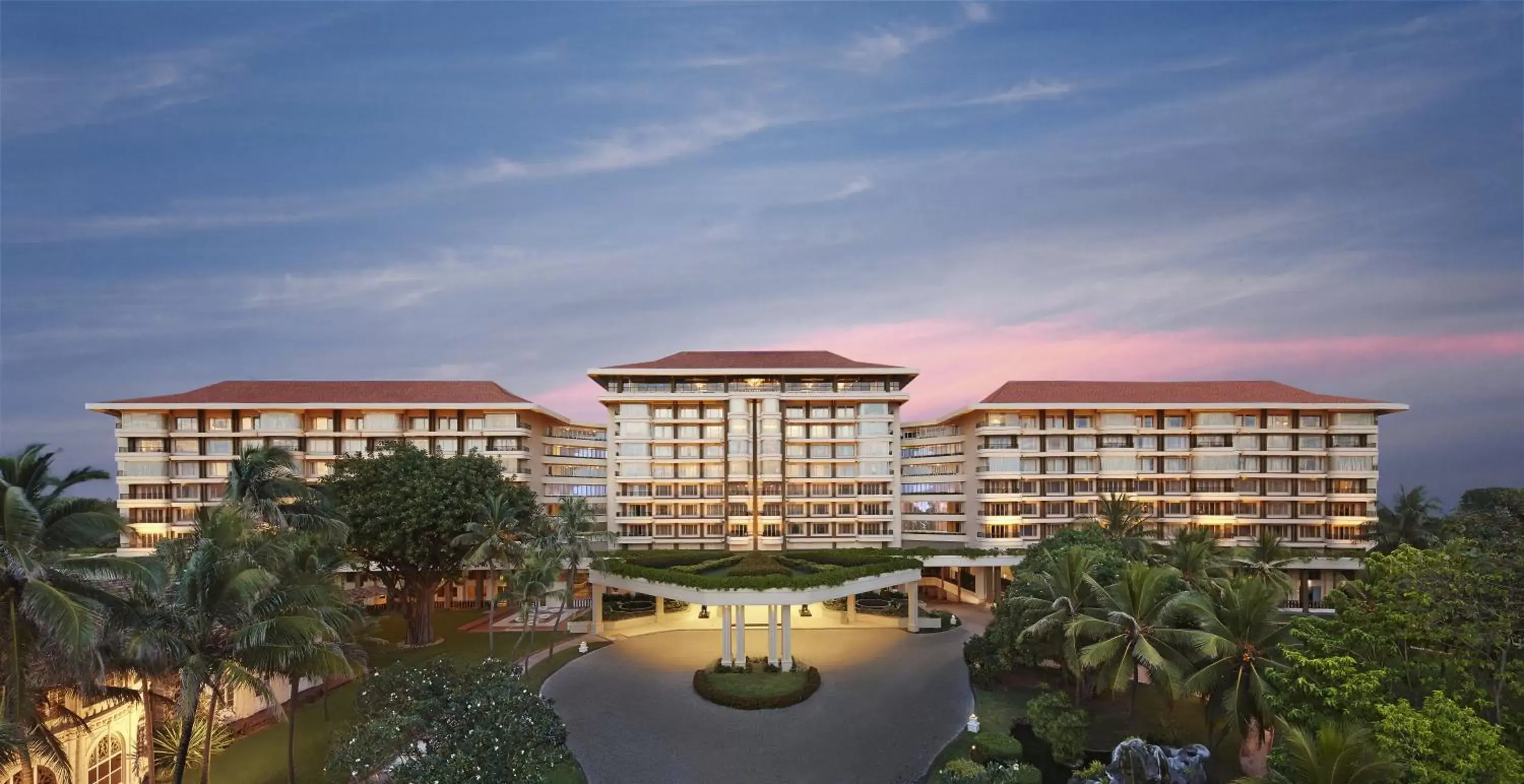 Facade/entrance, Pool View in Taj Samudra