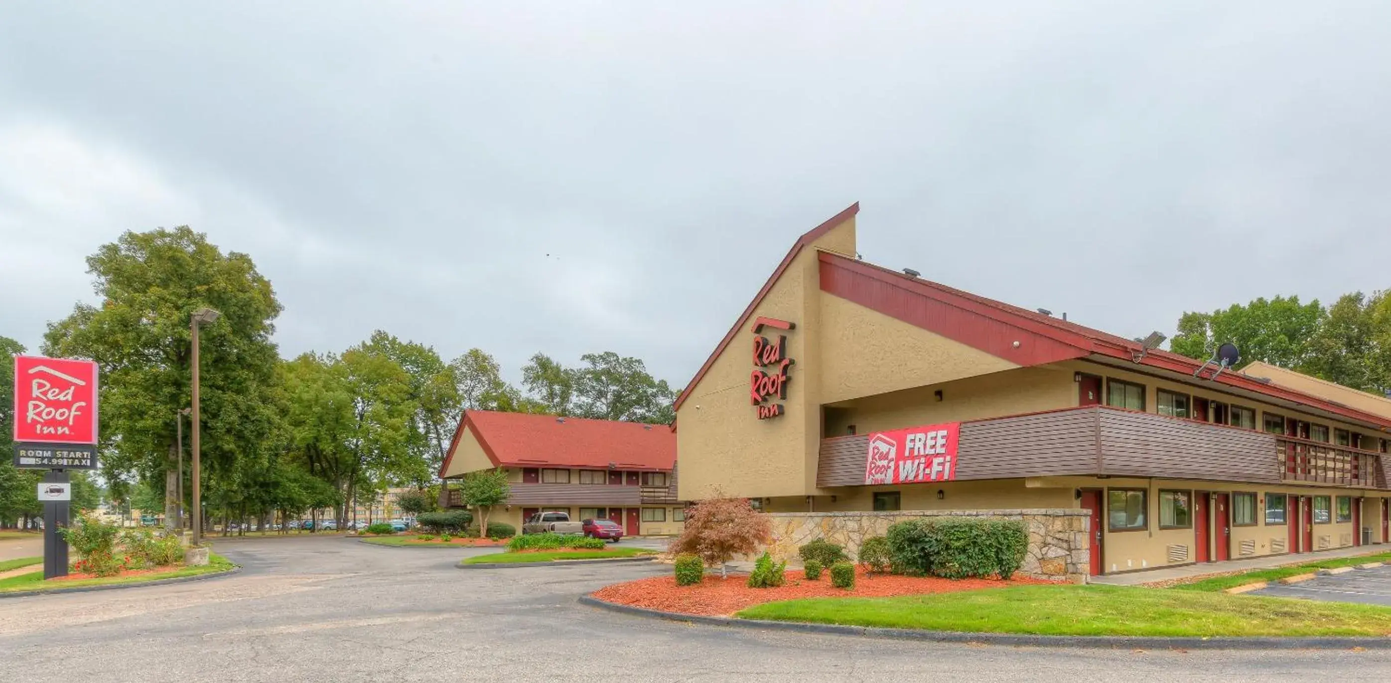 Property Building in Red Roof Inn Memphis East