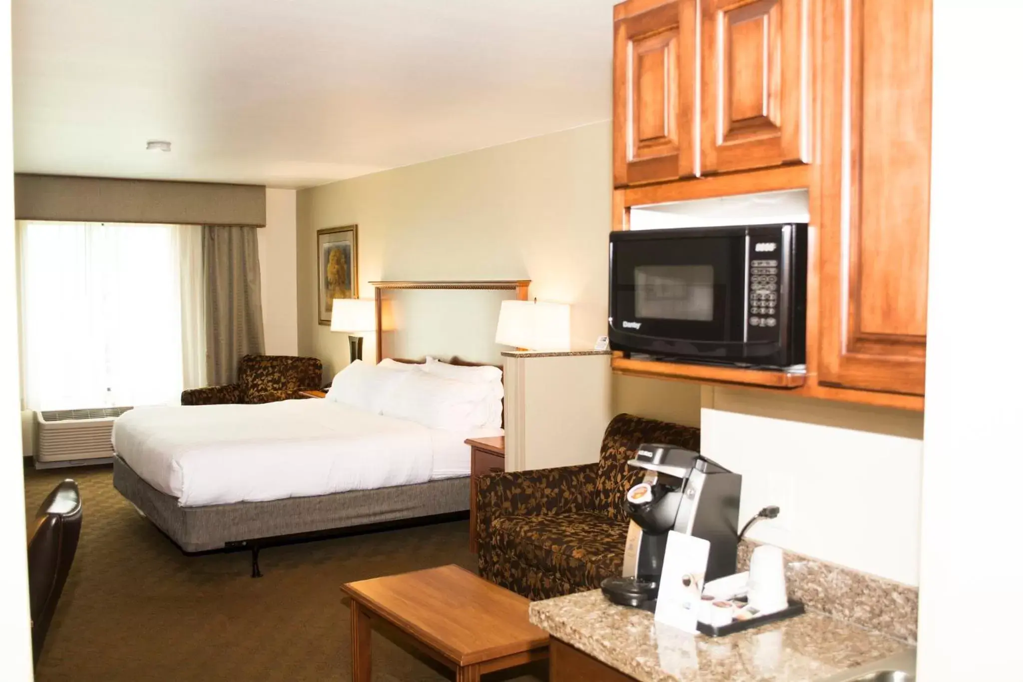 Photo of the whole room in Holiday Inn Express & Suites - Mason City, an IHG Hotel