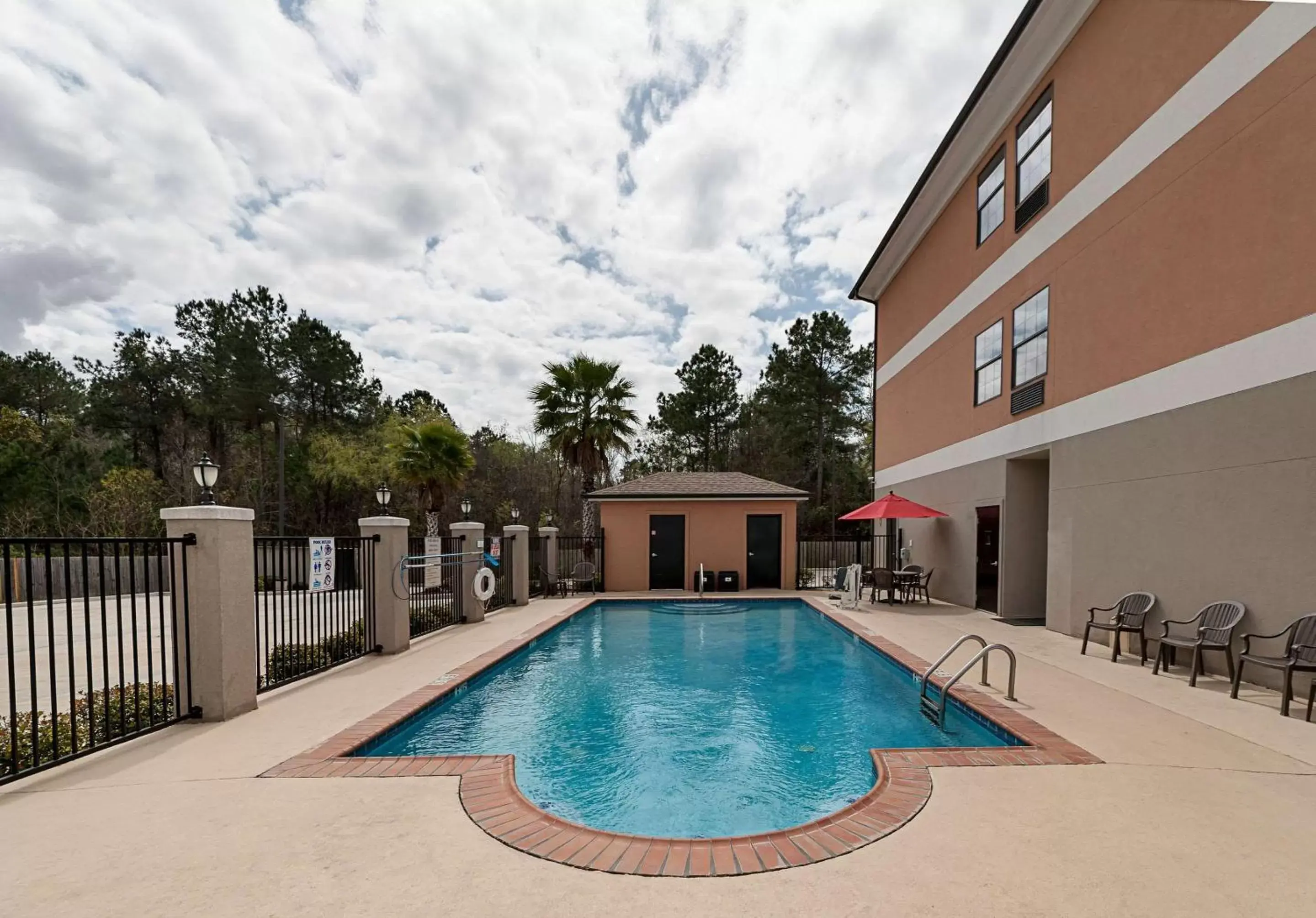 On site, Swimming Pool in Comfort Suites Sulphur - Lake Charles