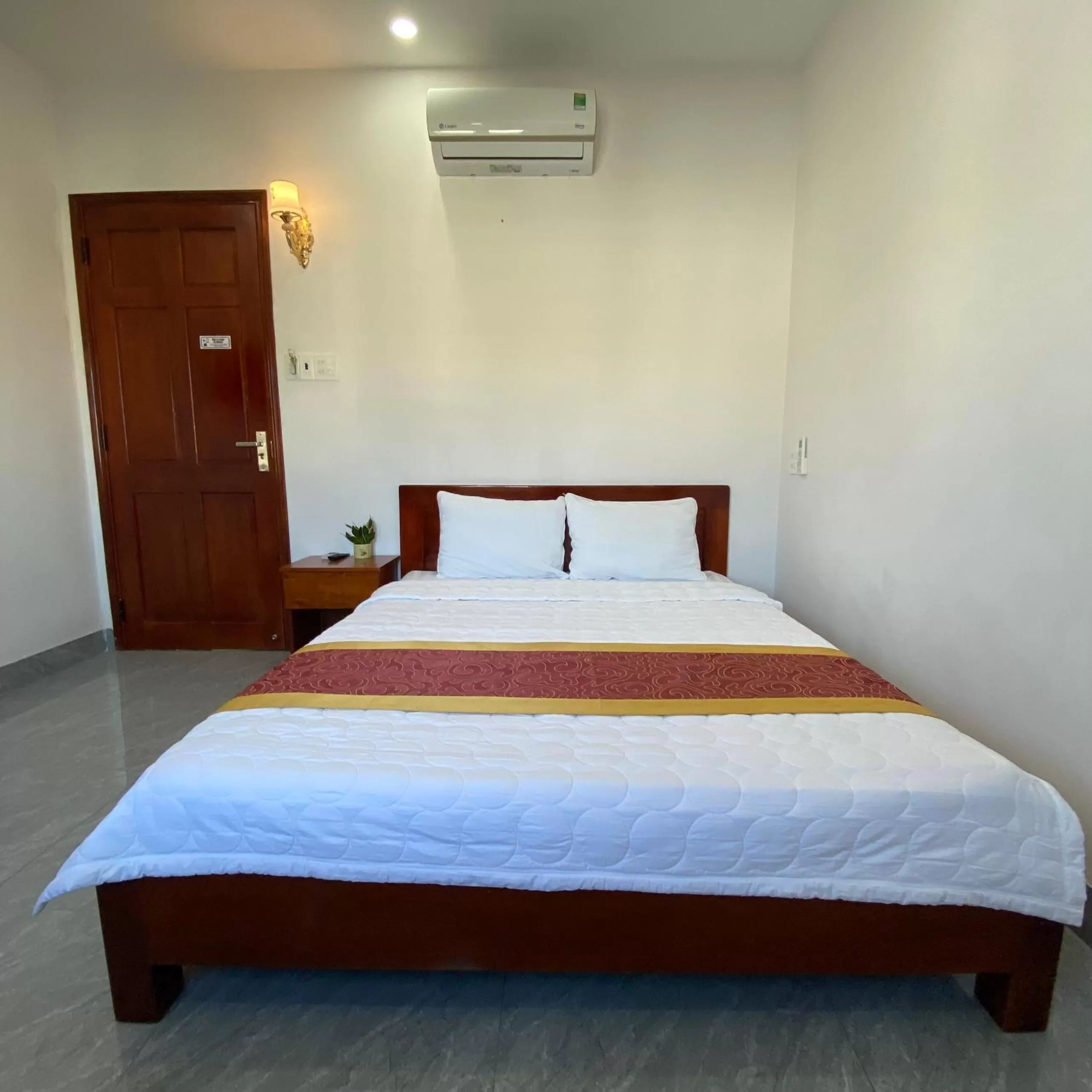 Bed in Phú Xuân Hotel