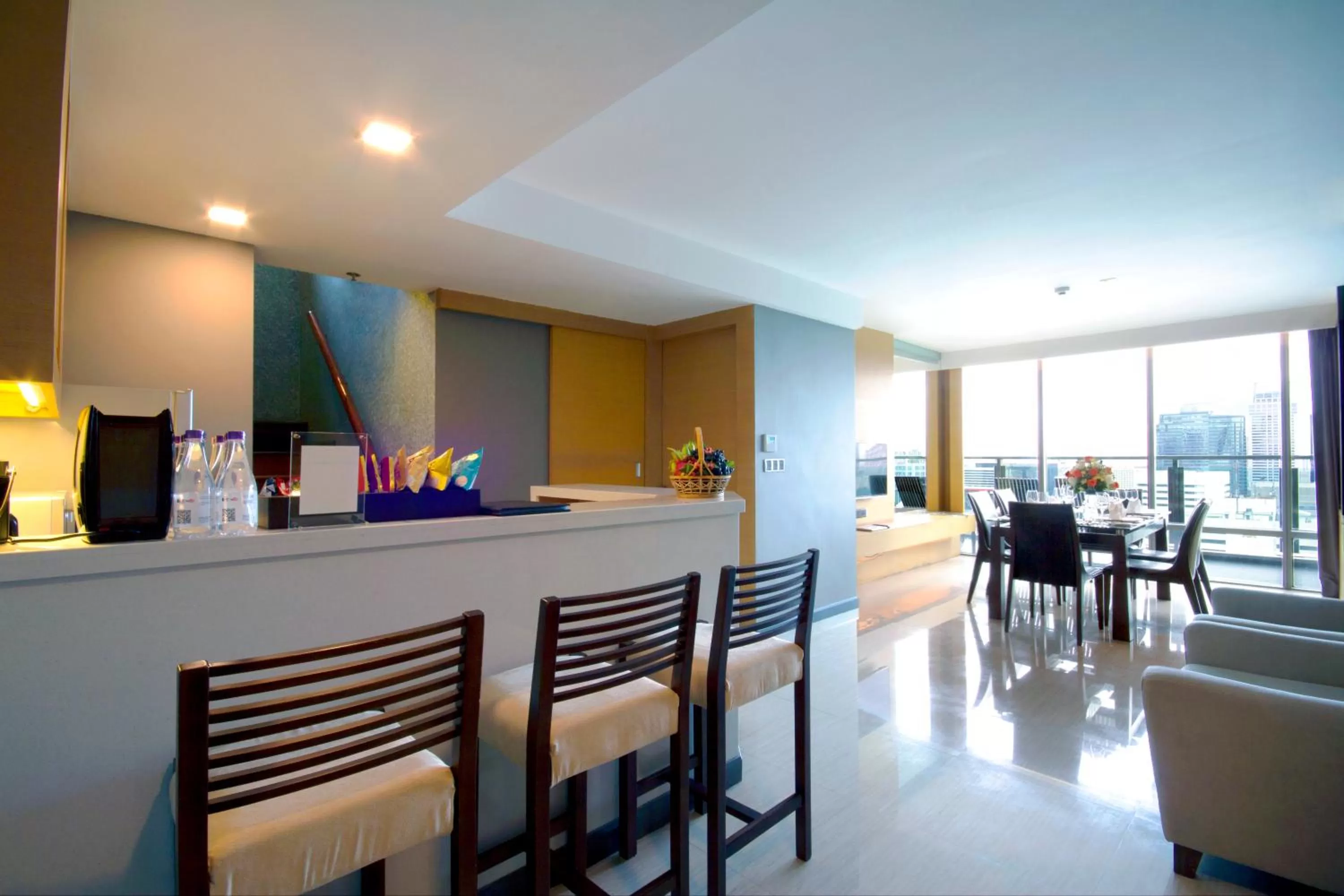 Living room in Sivatel Bangkok Hotel