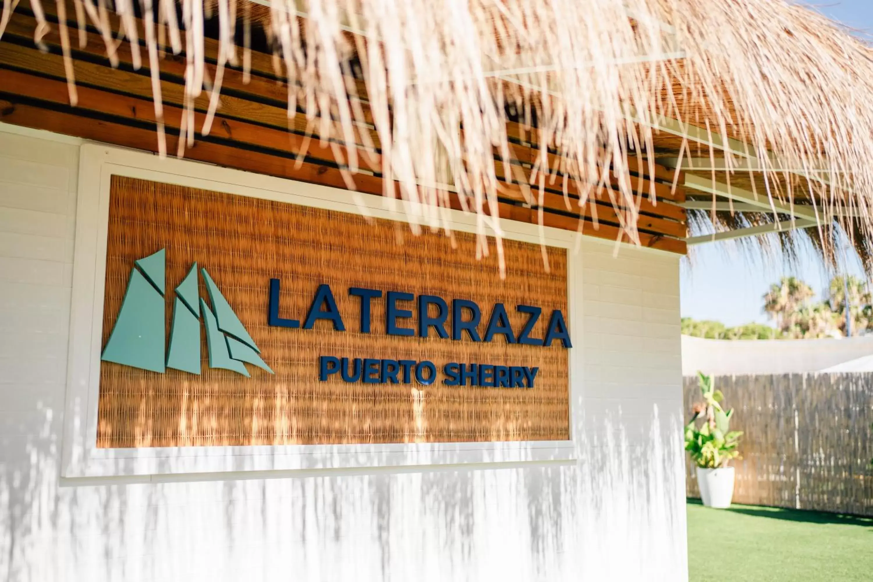 Lounge or bar, Property Logo/Sign in Hotel Puerto Sherry