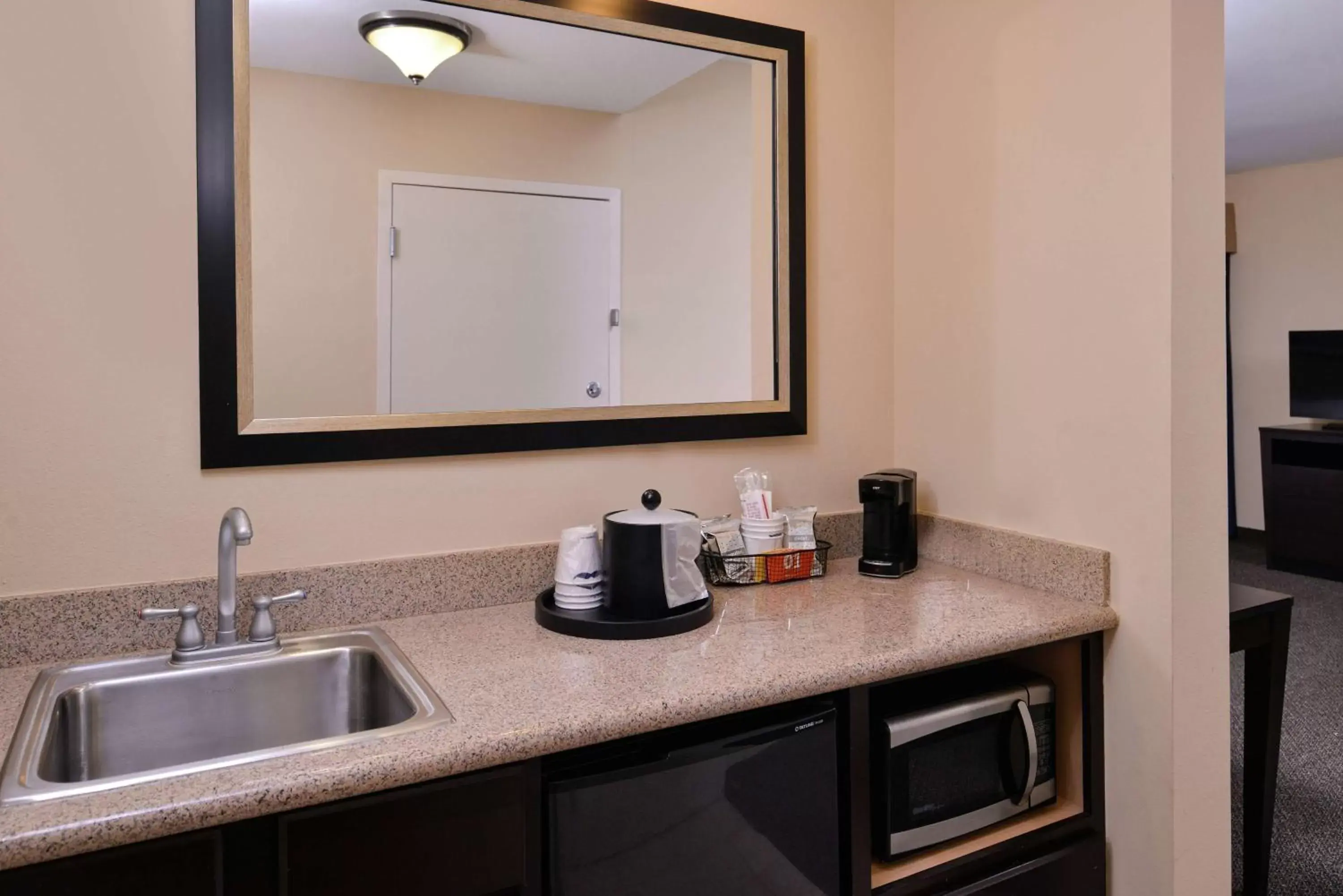 Kitchen or kitchenette, Kitchen/Kitchenette in Hampton Inn & Suites Woodward