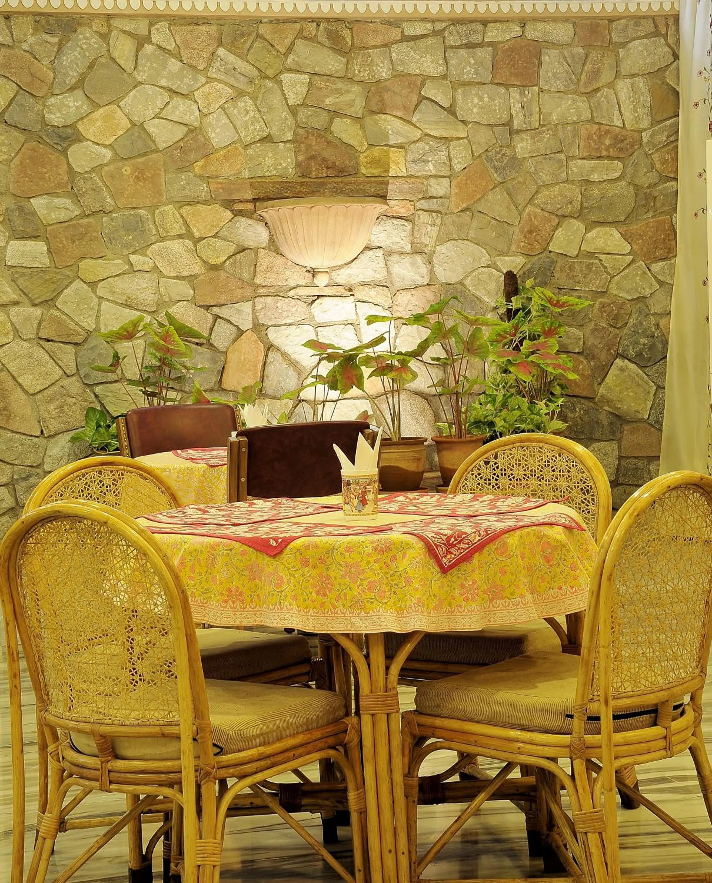 Restaurant/places to eat in Om Niwas Suite Hotel